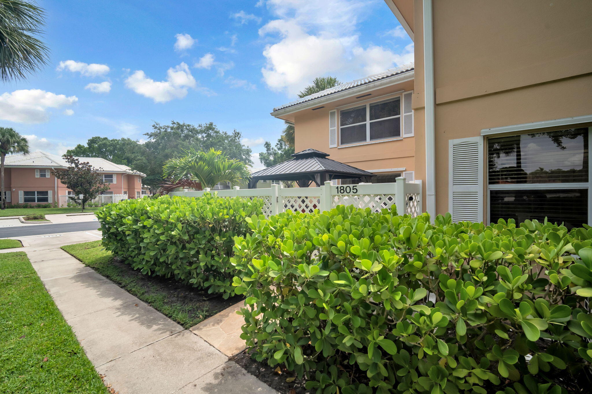 1805 Middleton Way Property Photo 3