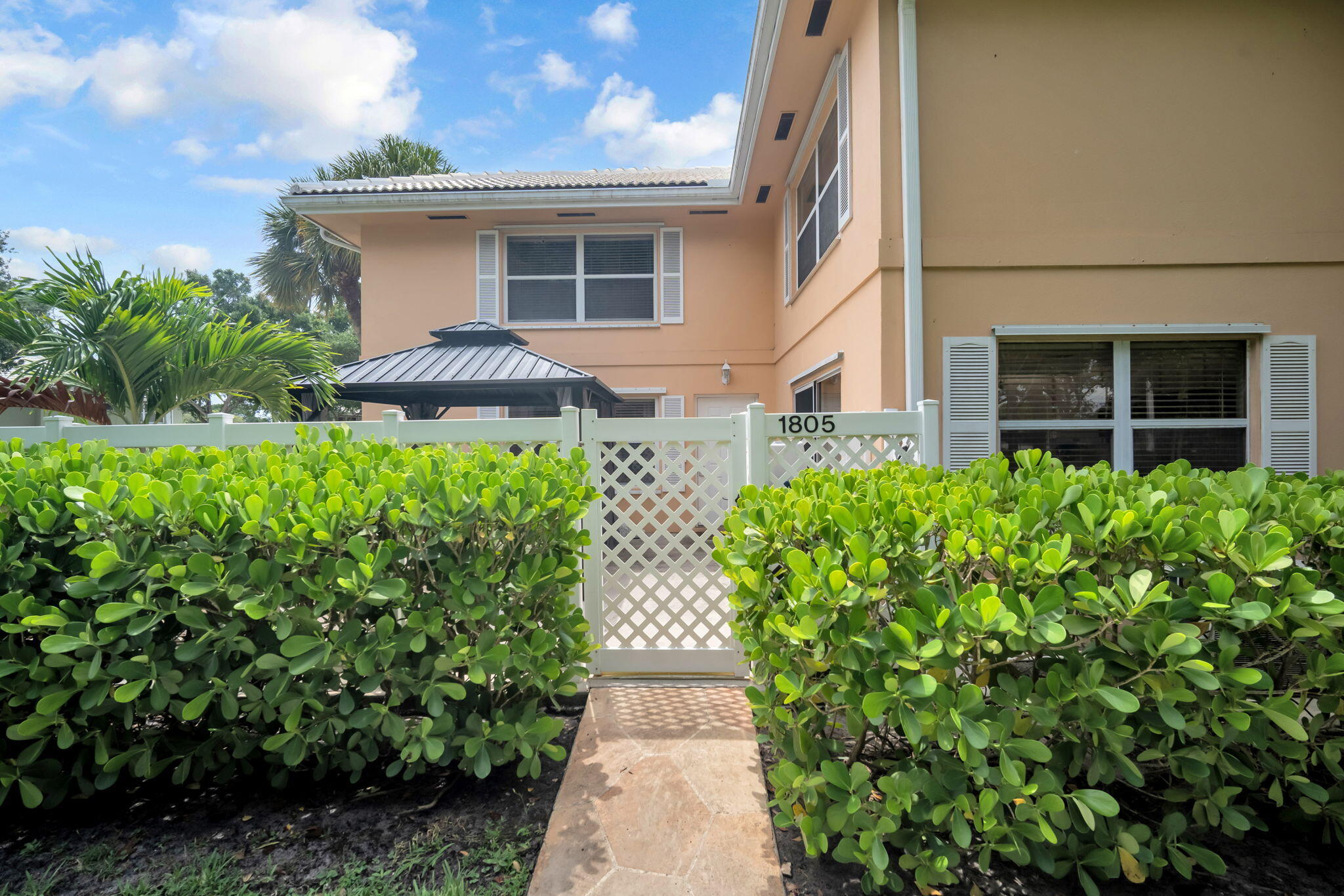 1805 Middleton Way Property Photo 4