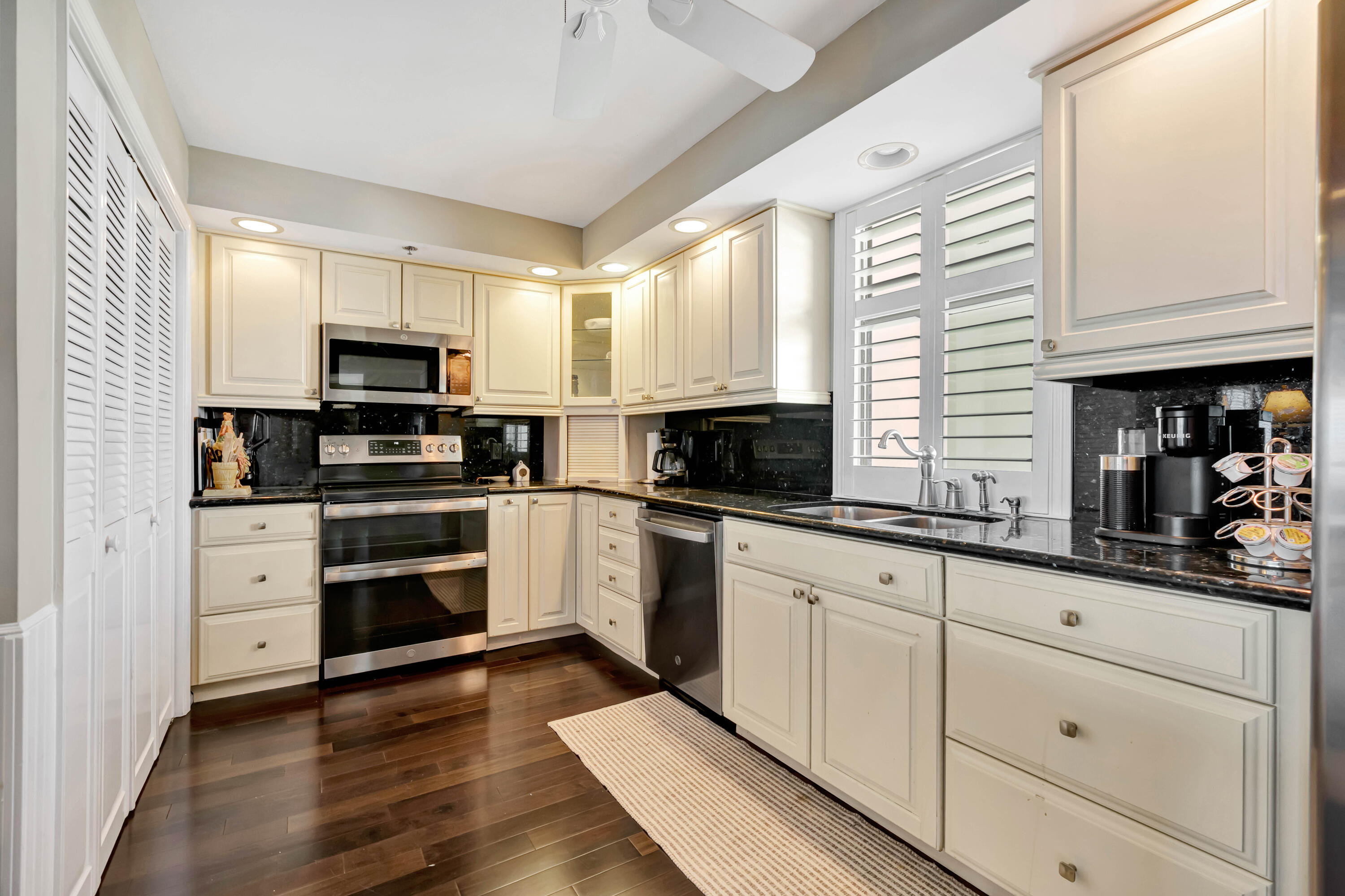 100 S Beach Road Property Photo 17