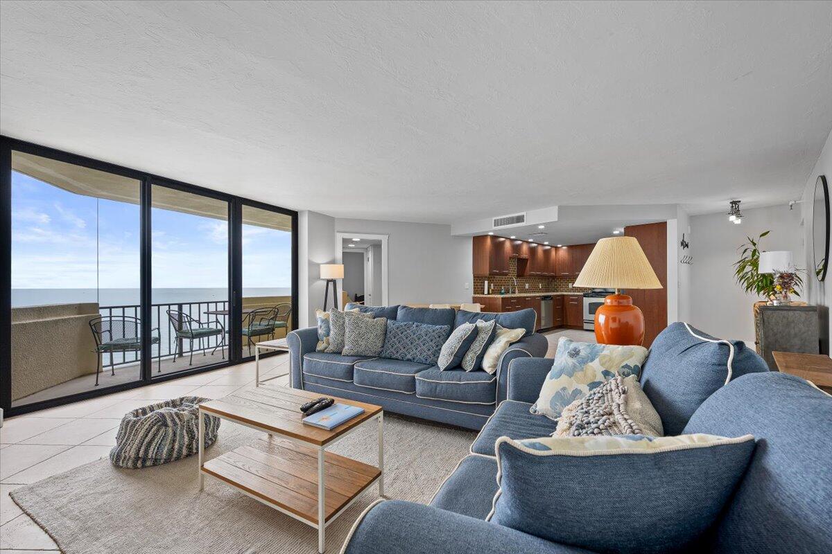 2800 N Ocean Drive A-18c Property Photo 3