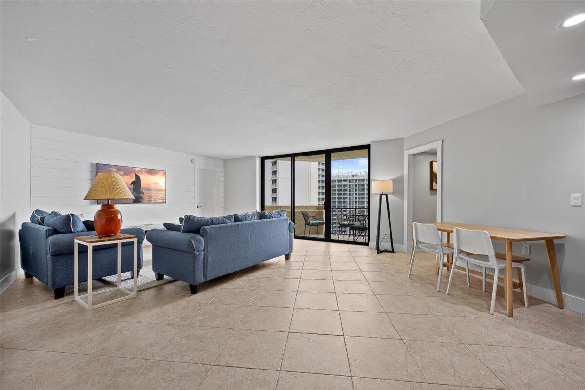 2800 N Ocean Drive A-18c Property Photo 5