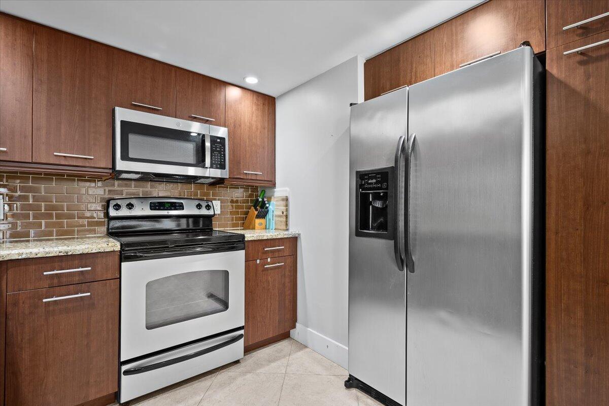 2800 N Ocean Drive A-18c Property Photo 10