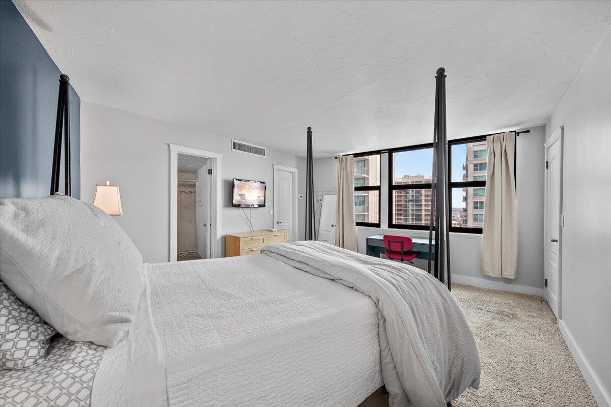 2800 N Ocean Drive A-18c Property Photo 12