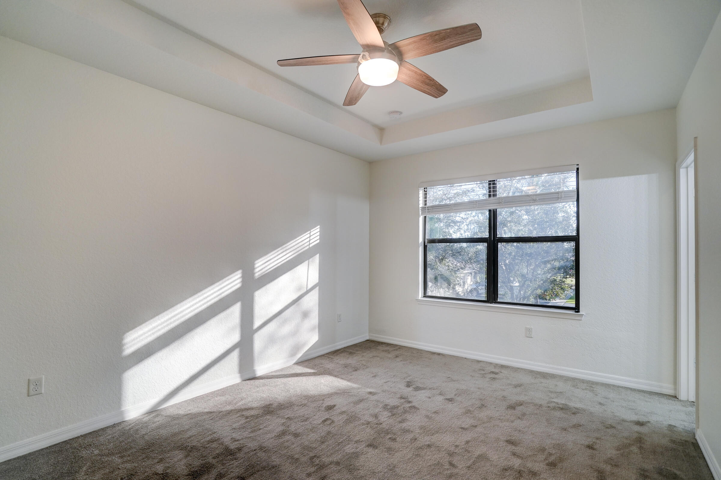 B26040966 Property Photo 26