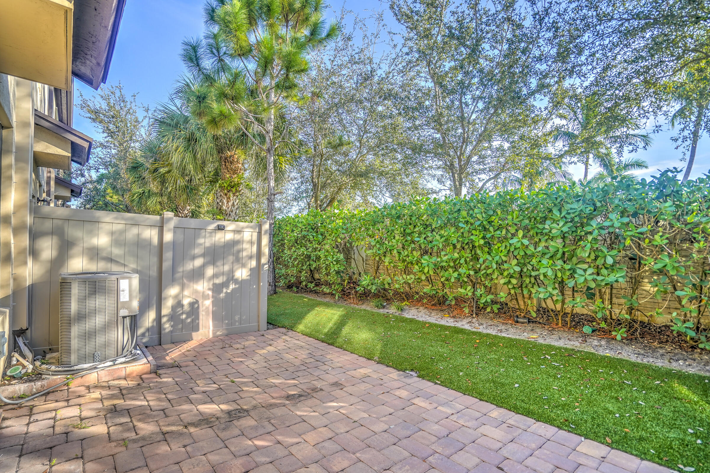 B26040966 Property Photo 36