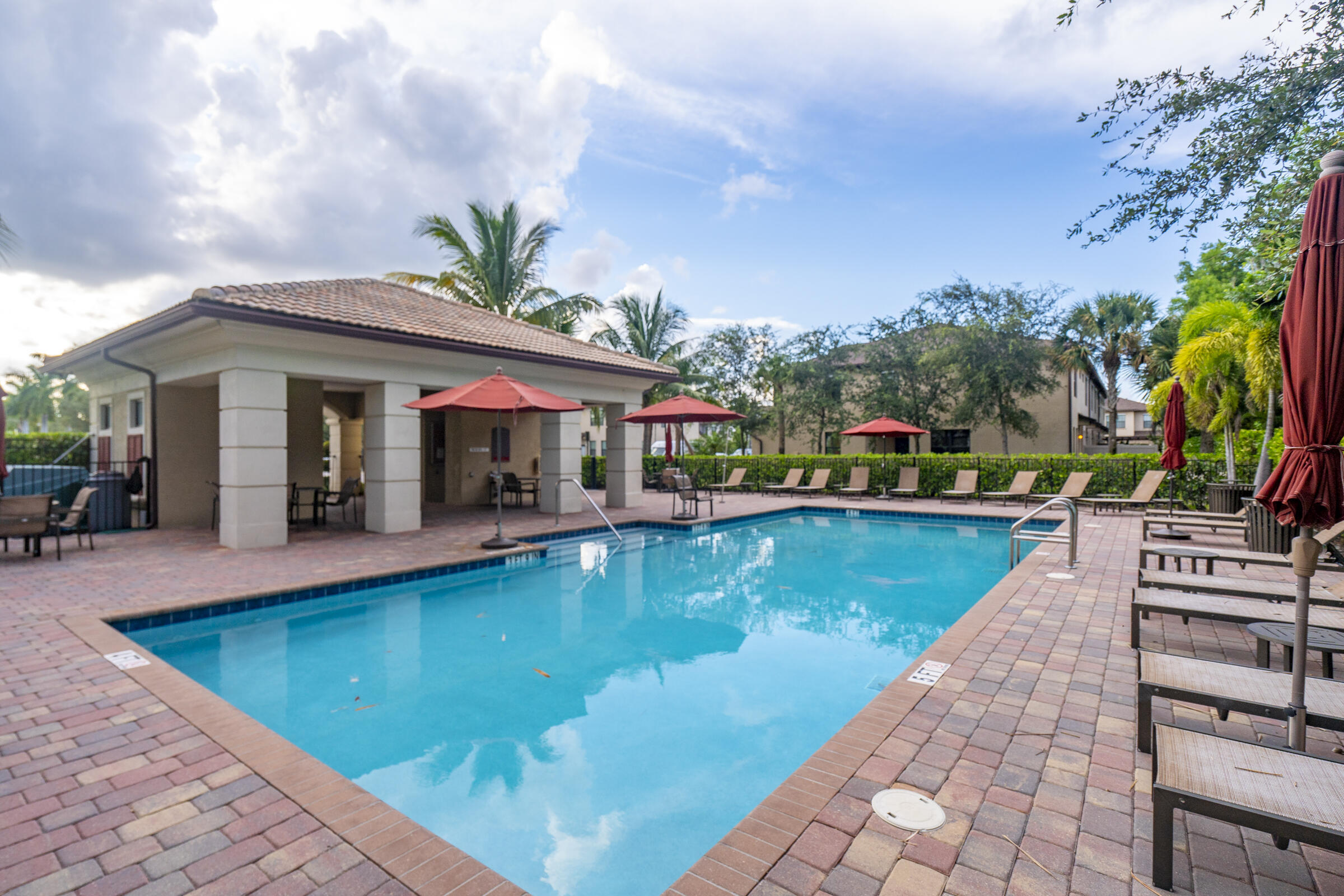 B26040966 Property Photo 42