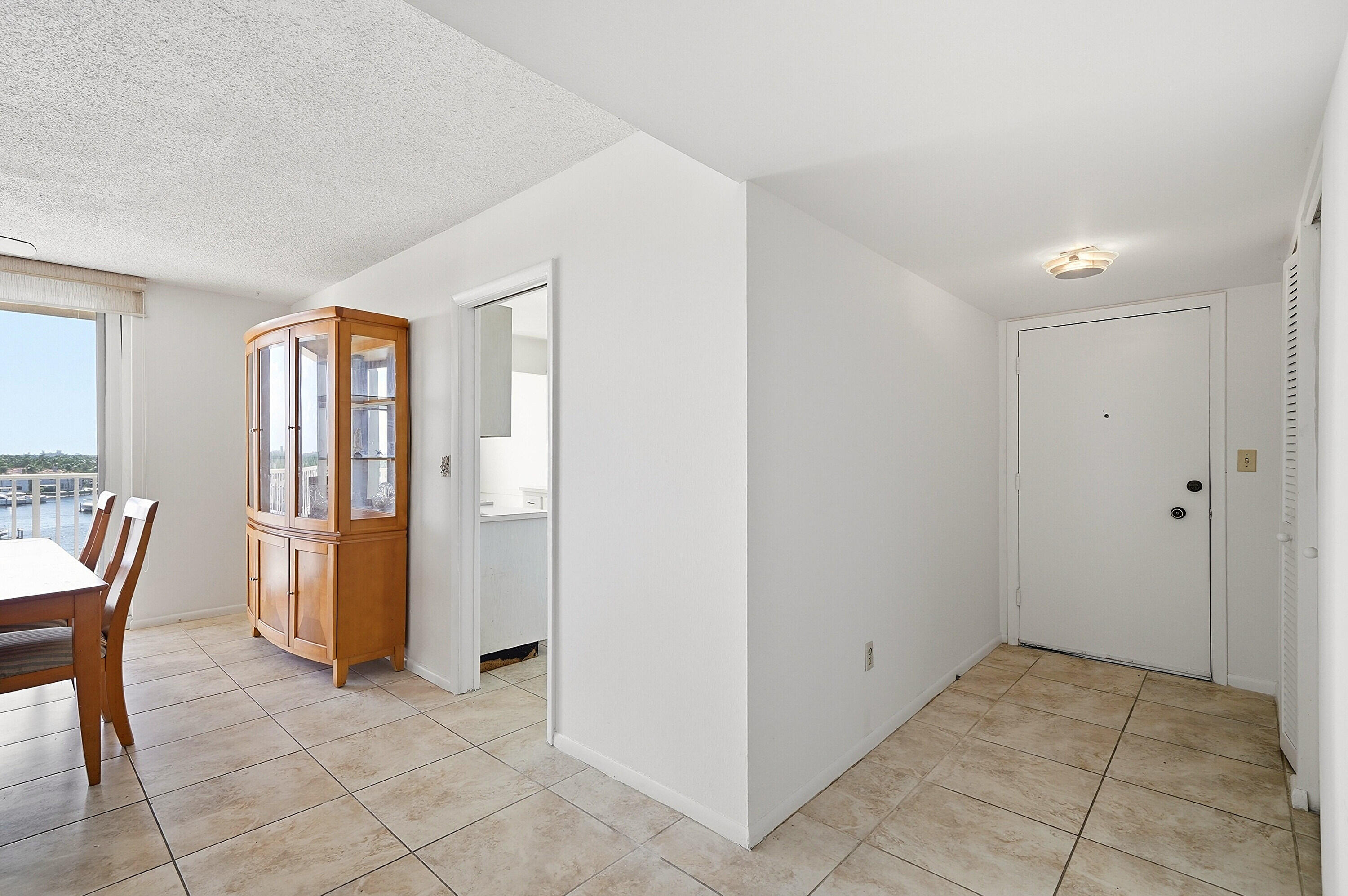 1401 S Ocean Drive 704 Property Photo 9