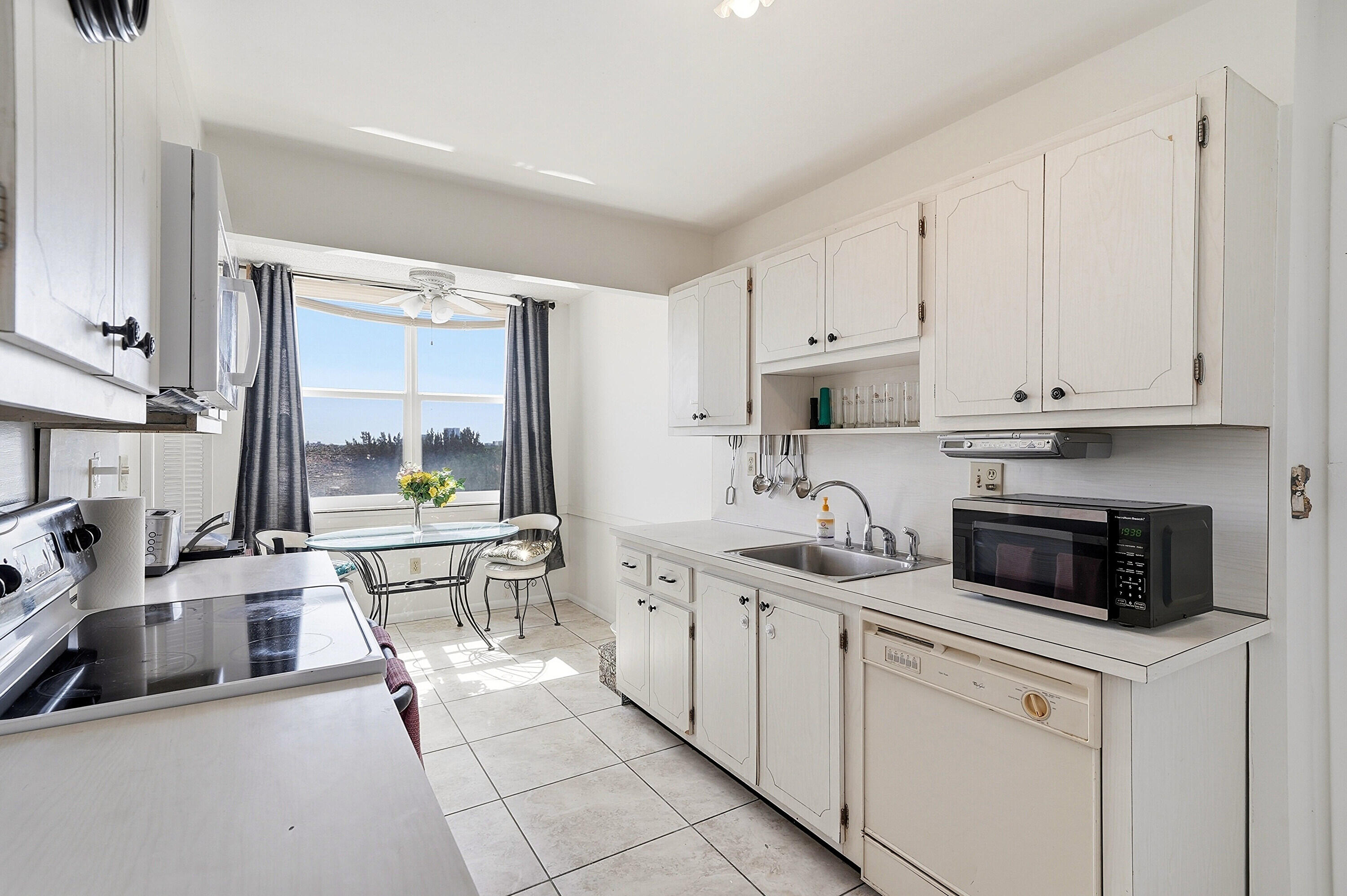 1401 S Ocean Drive 704 Property Photo 14