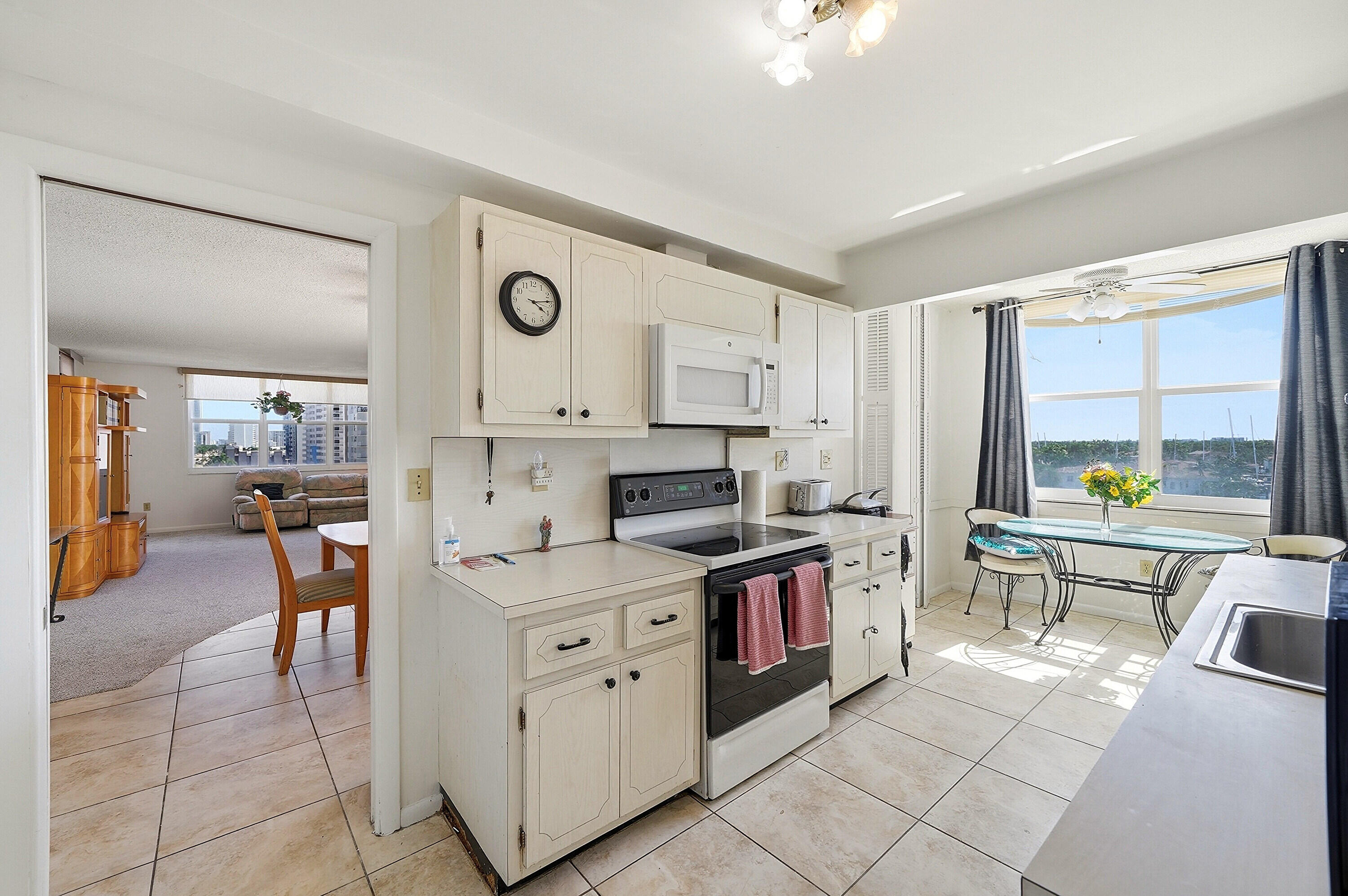 1401 S Ocean Drive 704 Property Photo 15