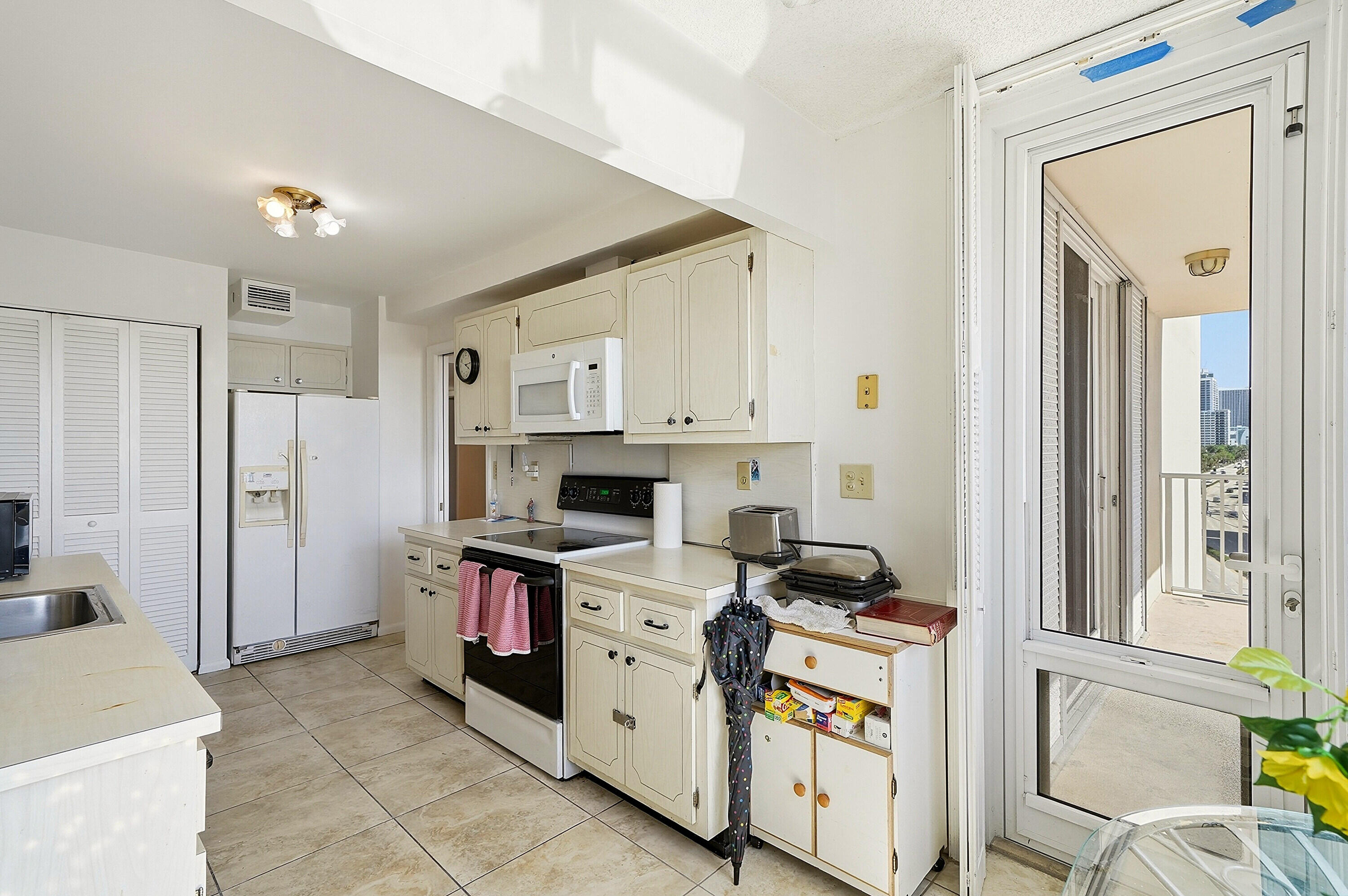 1401 S Ocean Drive 704 Property Photo 19
