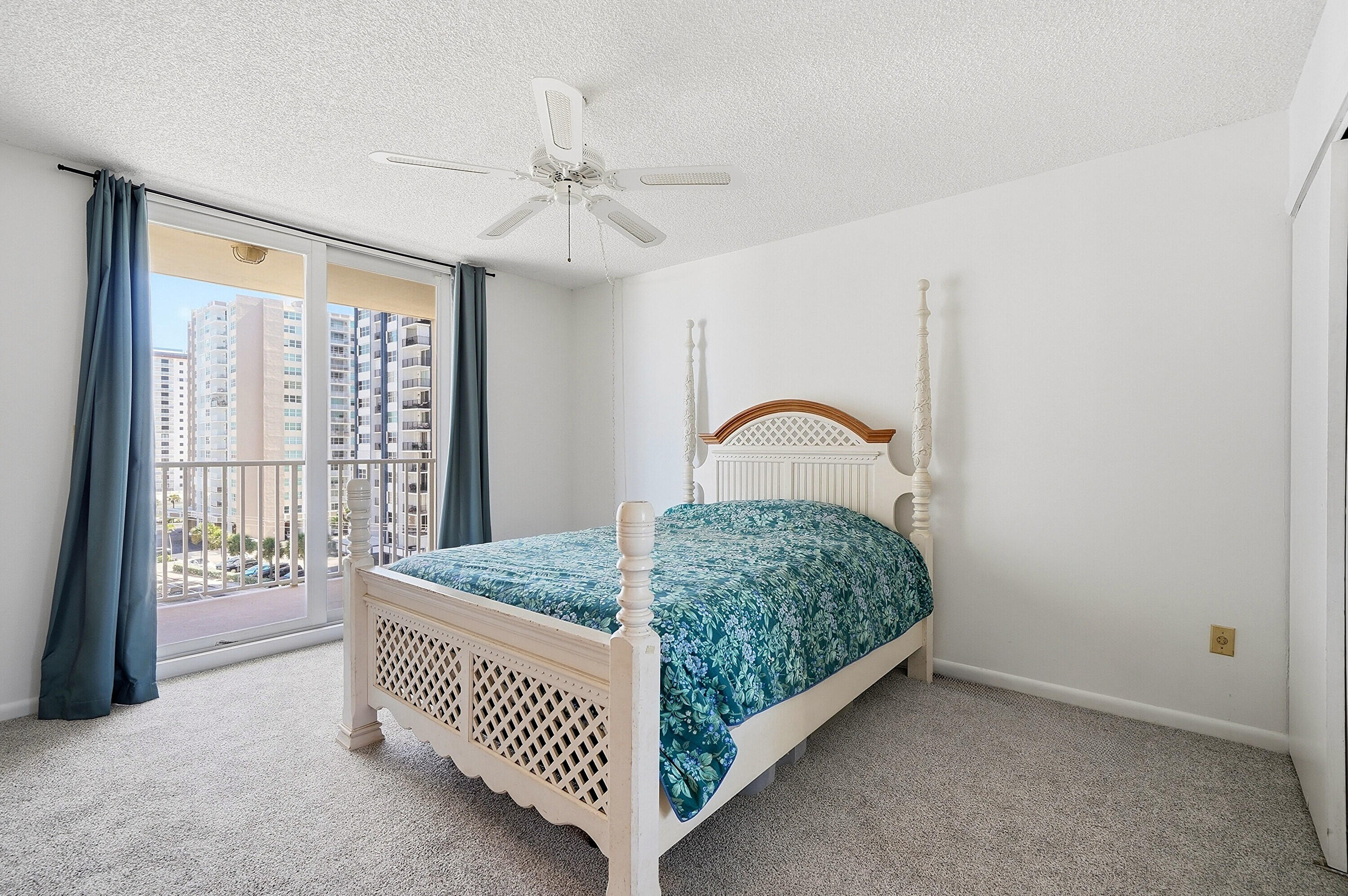 1401 S Ocean Drive 704 Property Photo 21