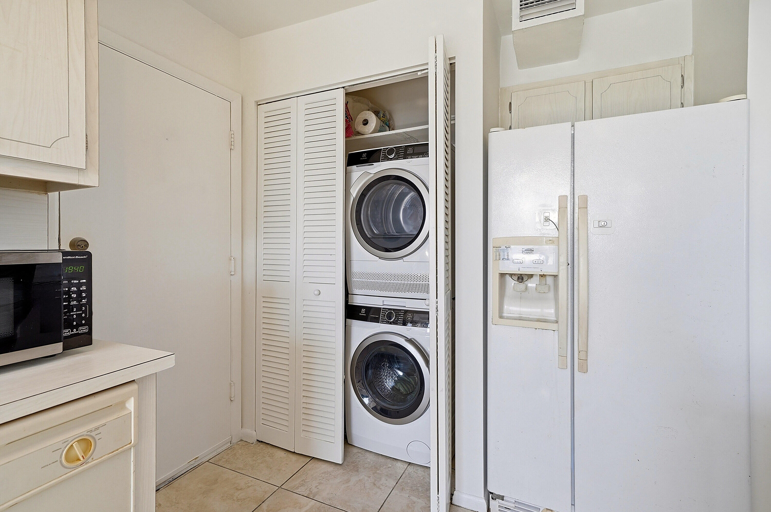 1401 S Ocean Drive 704 Property Photo 27