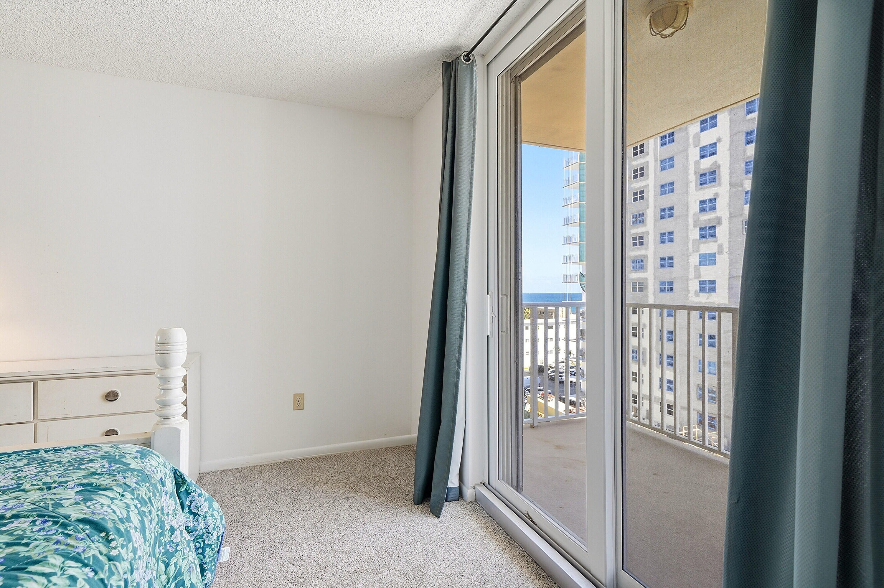 1401 S Ocean Drive 704 Property Photo 28