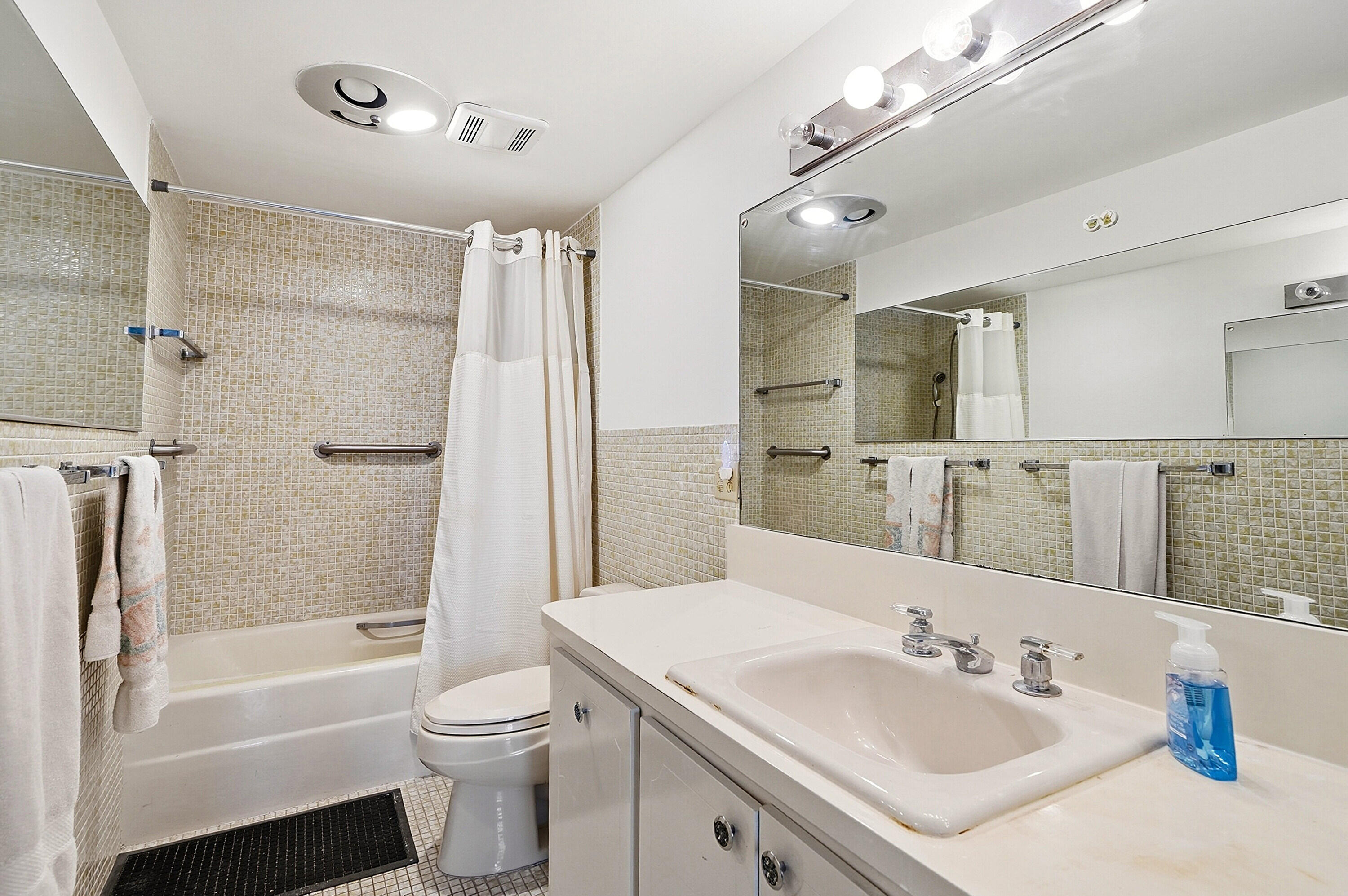 1401 S Ocean Drive 704 Property Photo 29