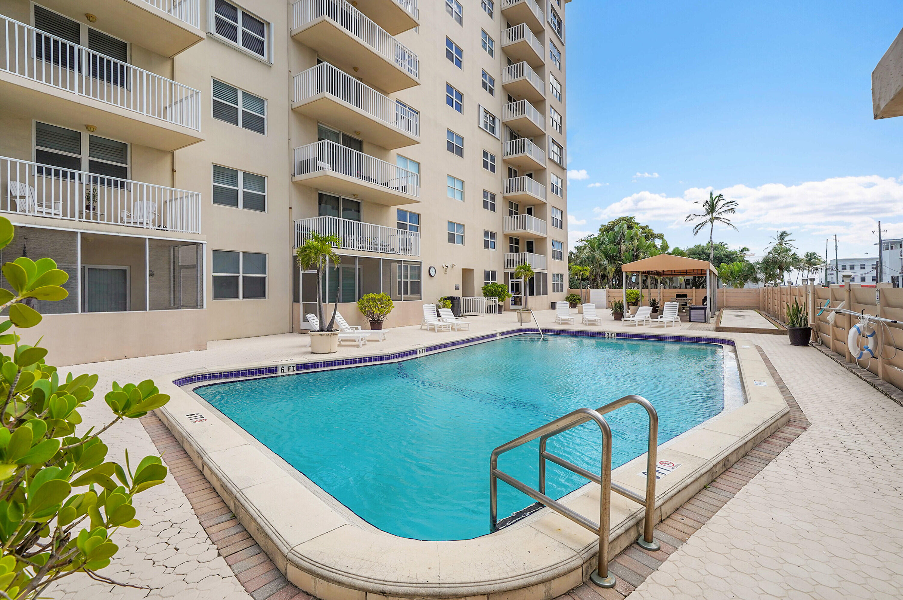 1401 S Ocean Drive 704 Property Photo 36