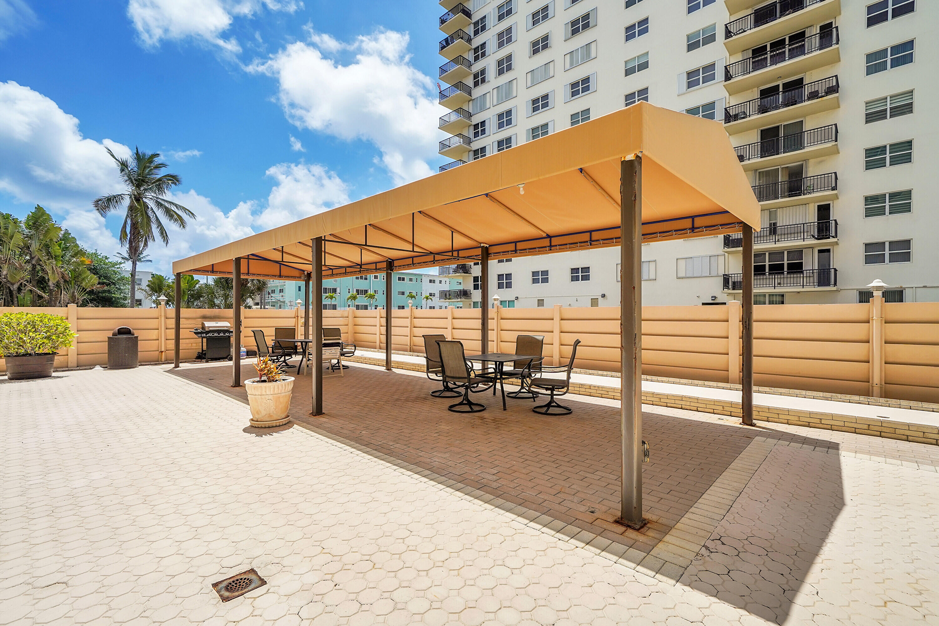 1401 S Ocean Drive 704 Property Photo 38