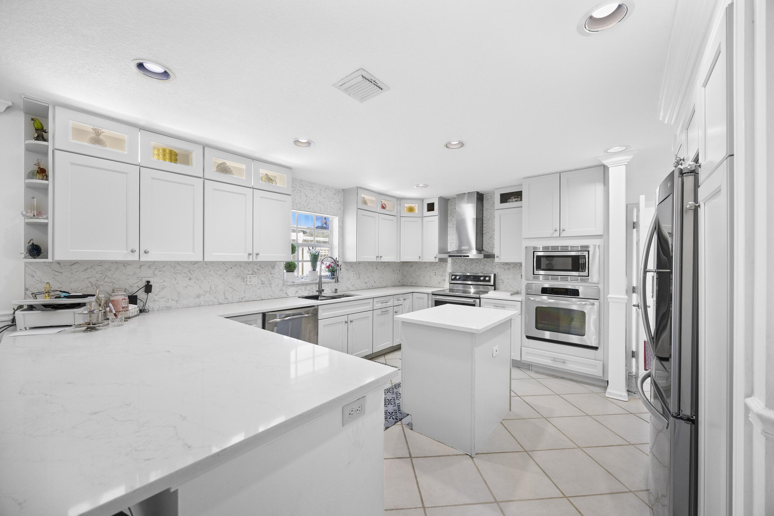 6934 Grapeview Boulevard Property Photo 7