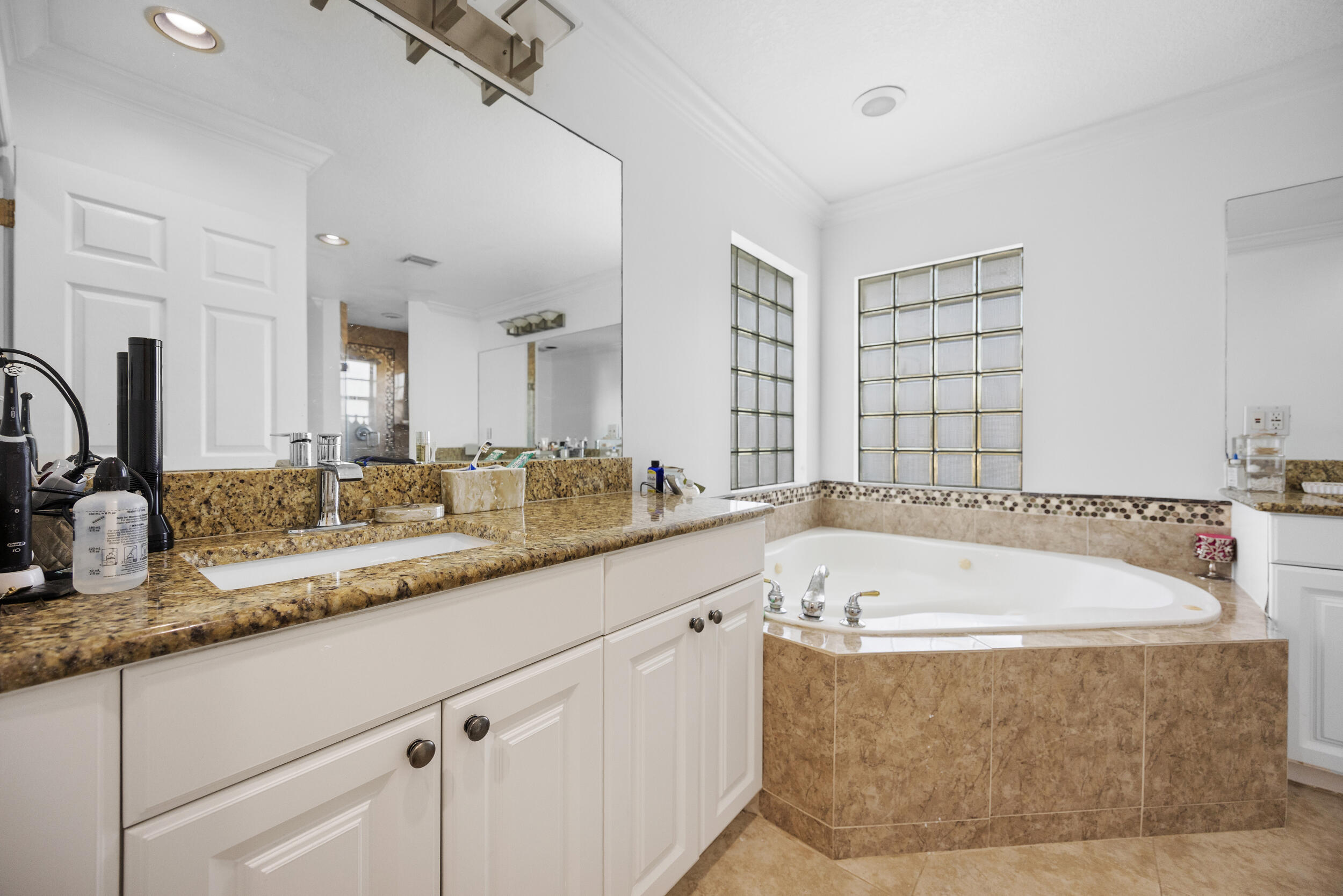 6934 Grapeview Boulevard Property Photo 15