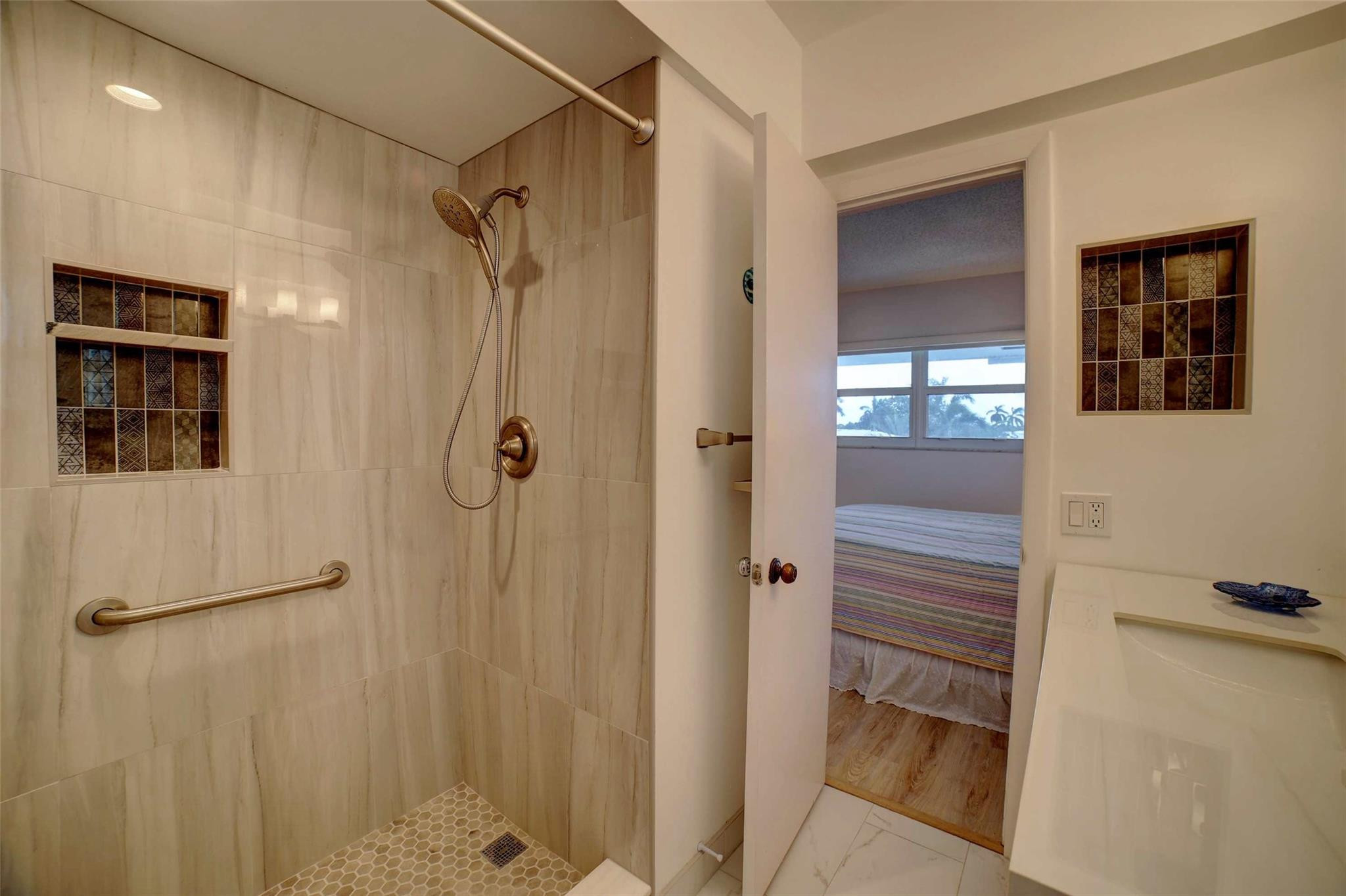 1801 Ocean Drive 201 Property Photo 9