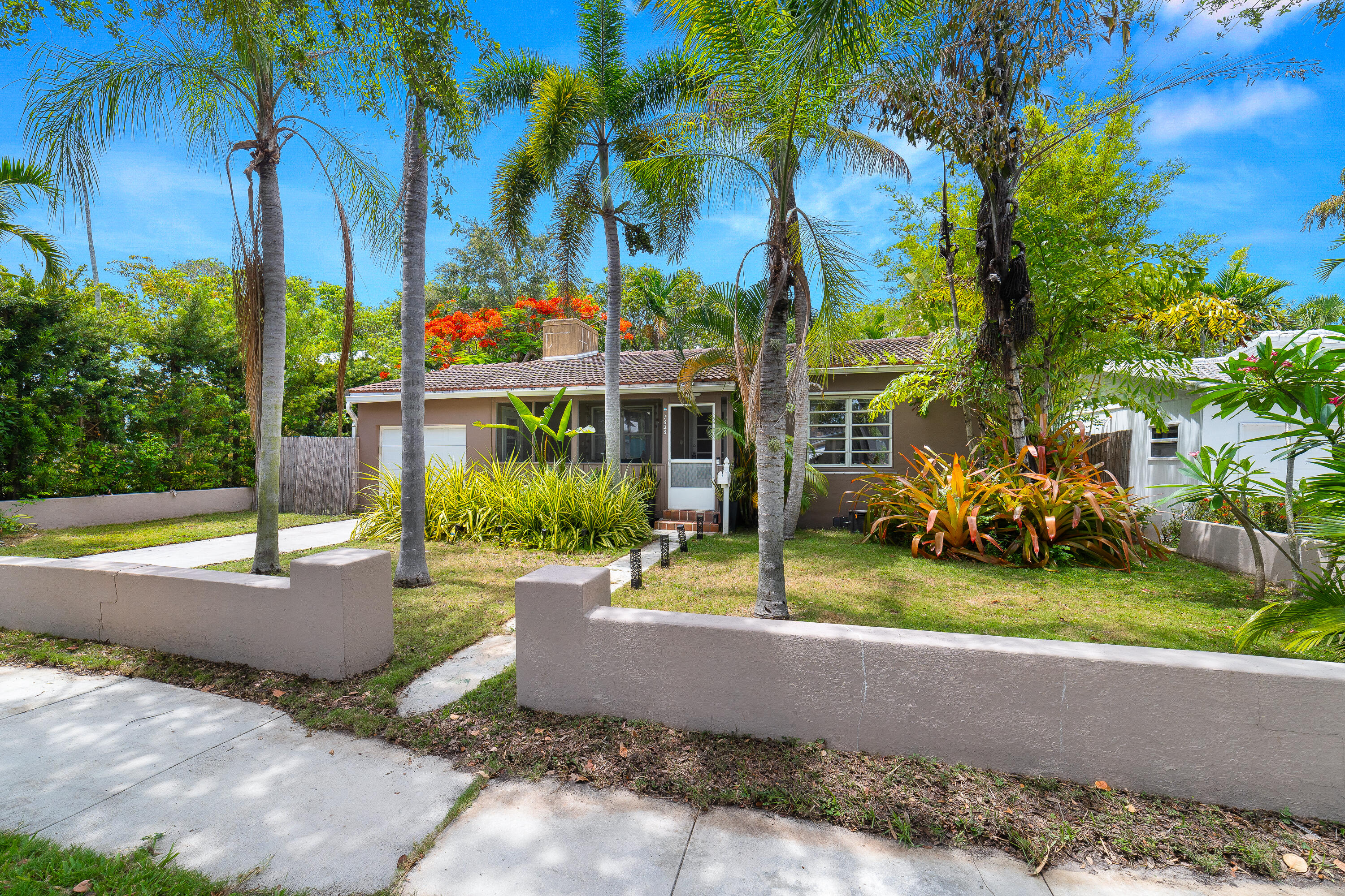 1535 Dewey Street Property Photo 4