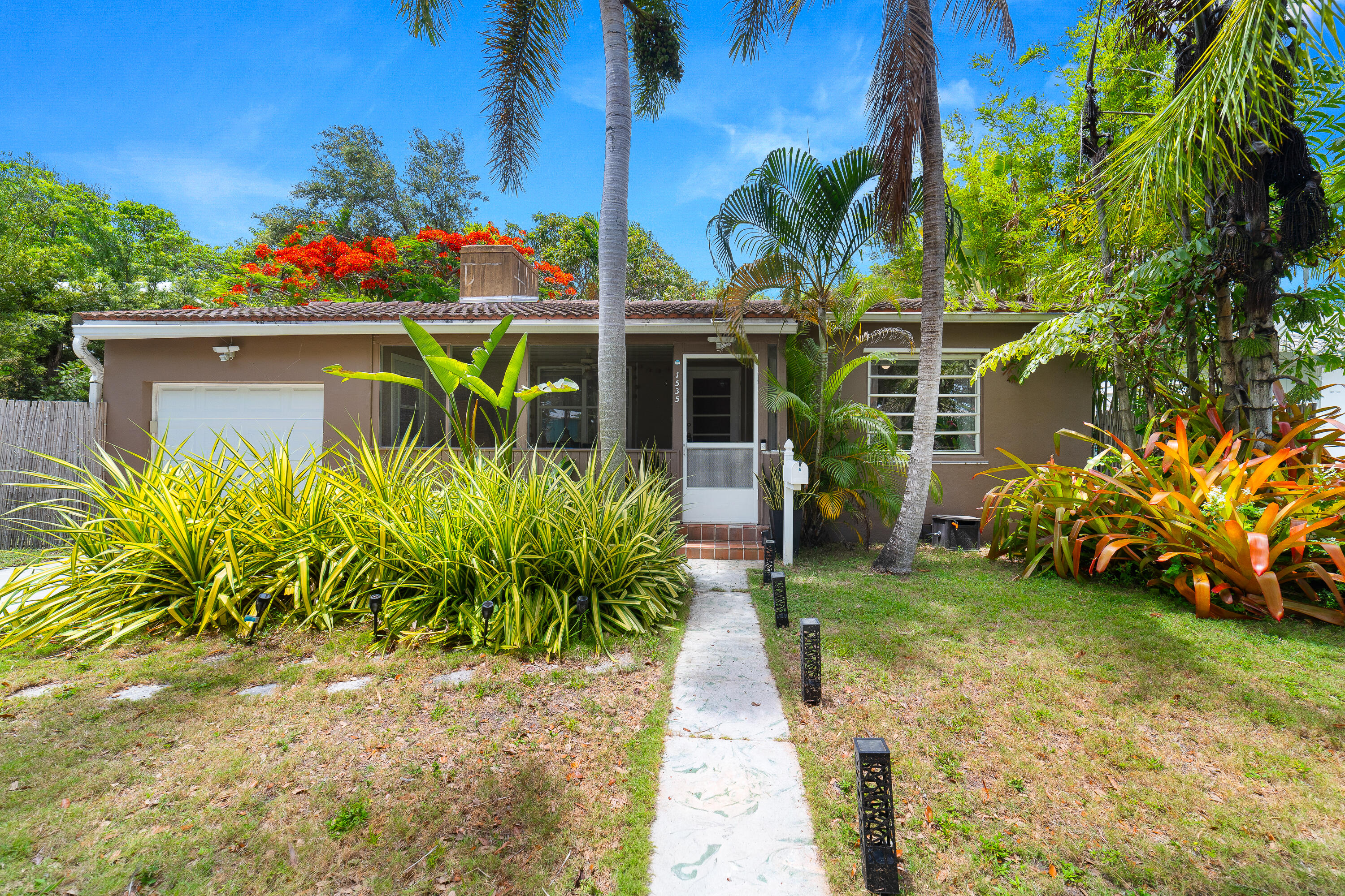 1535 Dewey Street Property Photo 5