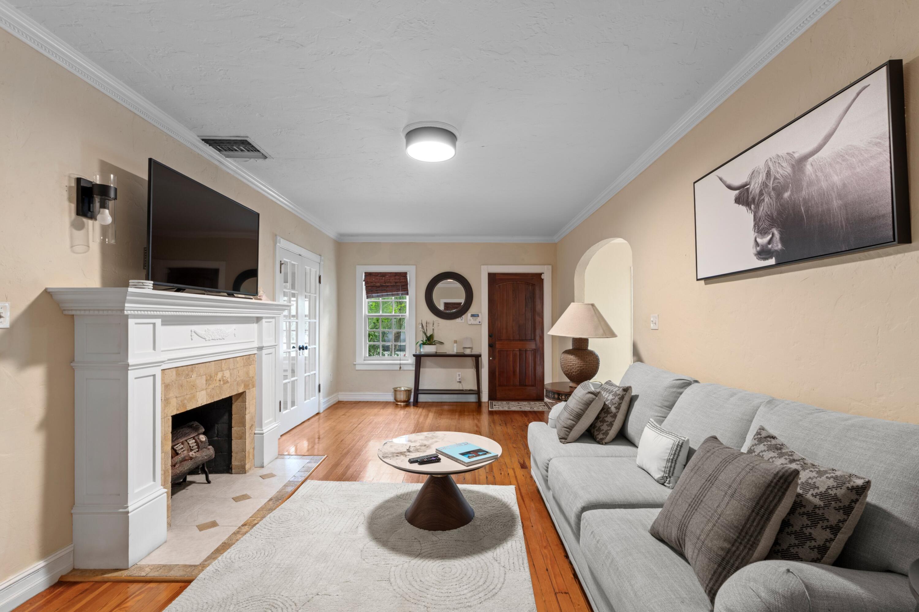 217 Lytton Court Property Photo 4