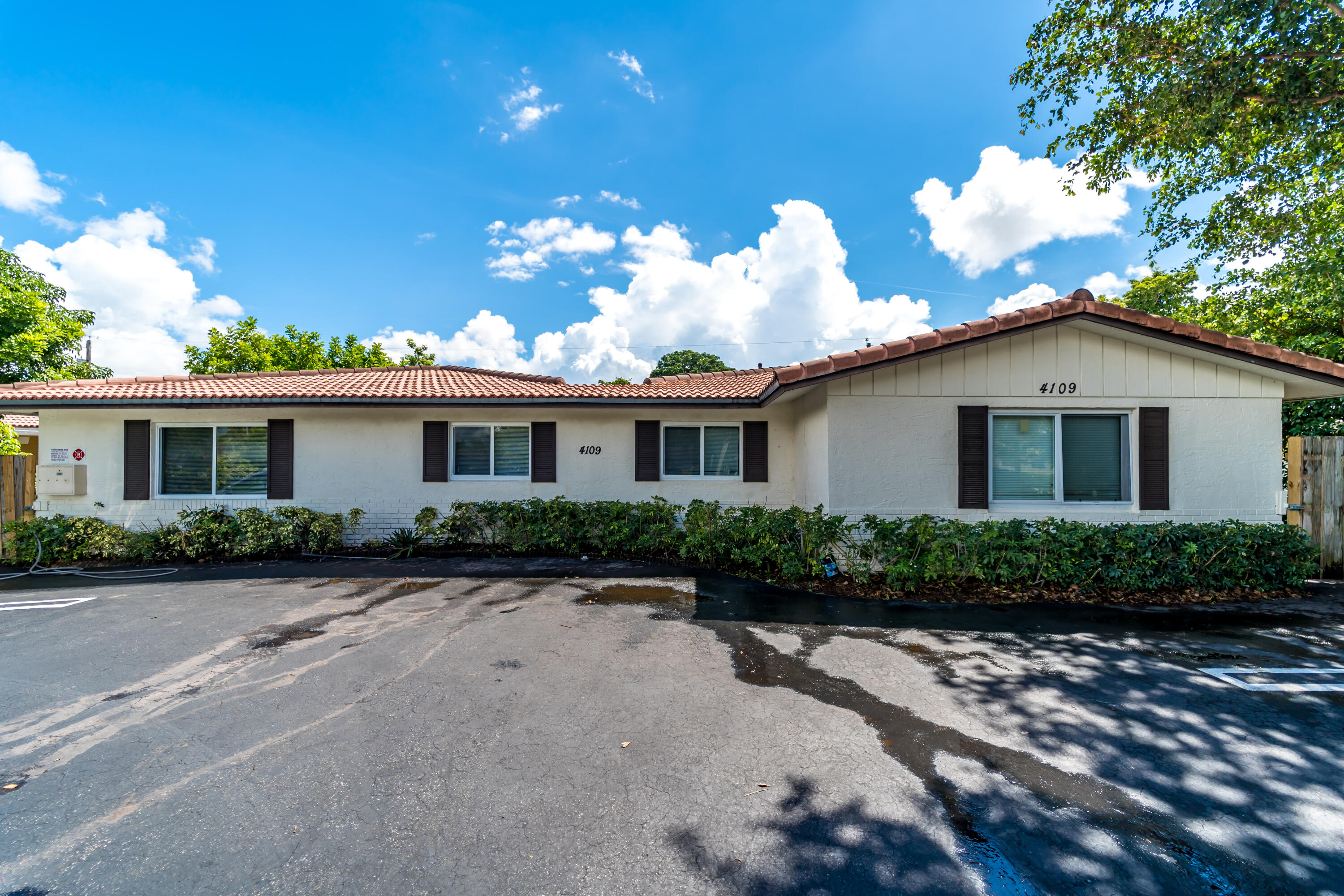 4109 Riverside Drive Property Photo 1