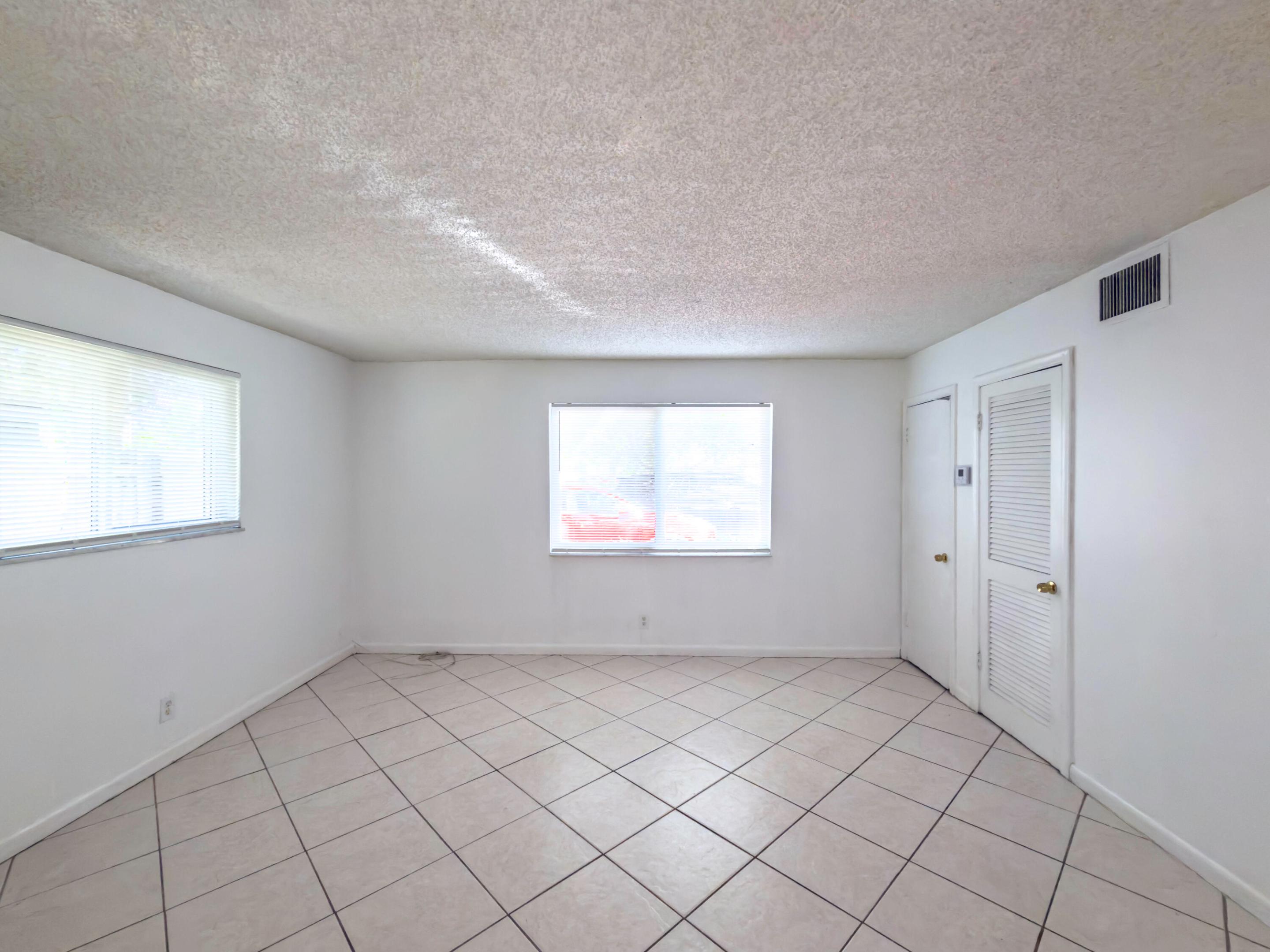 4109 Riverside Drive Property Photo 5