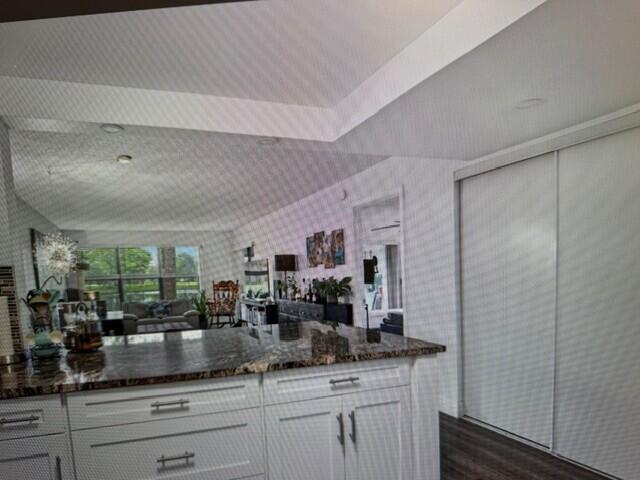 2308 S Cypress Bend Drive #123 Property Photo 10