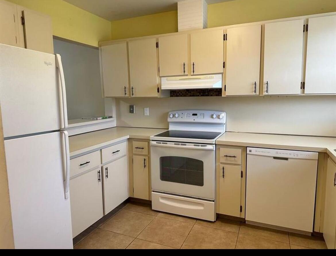 8682 Satalite Terrace Property Photo 2
