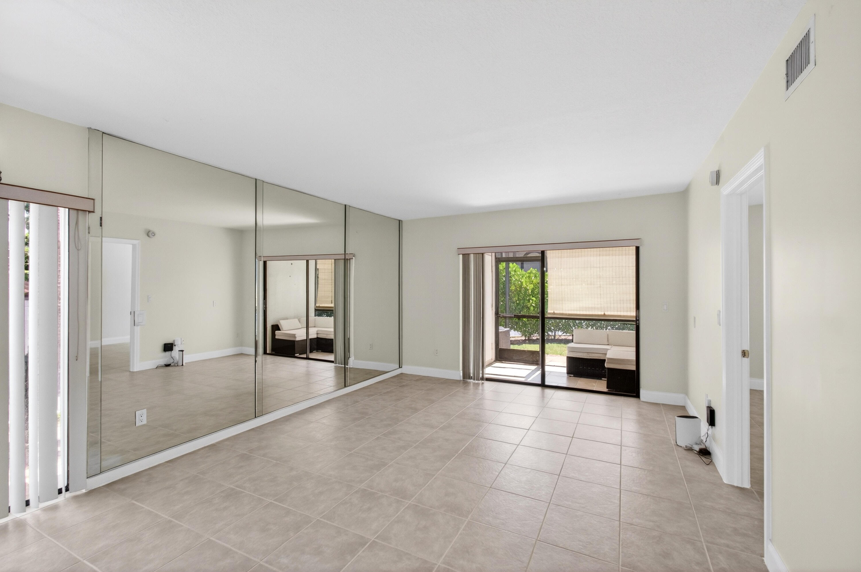 351 Club Circle 101 Property Photo 18