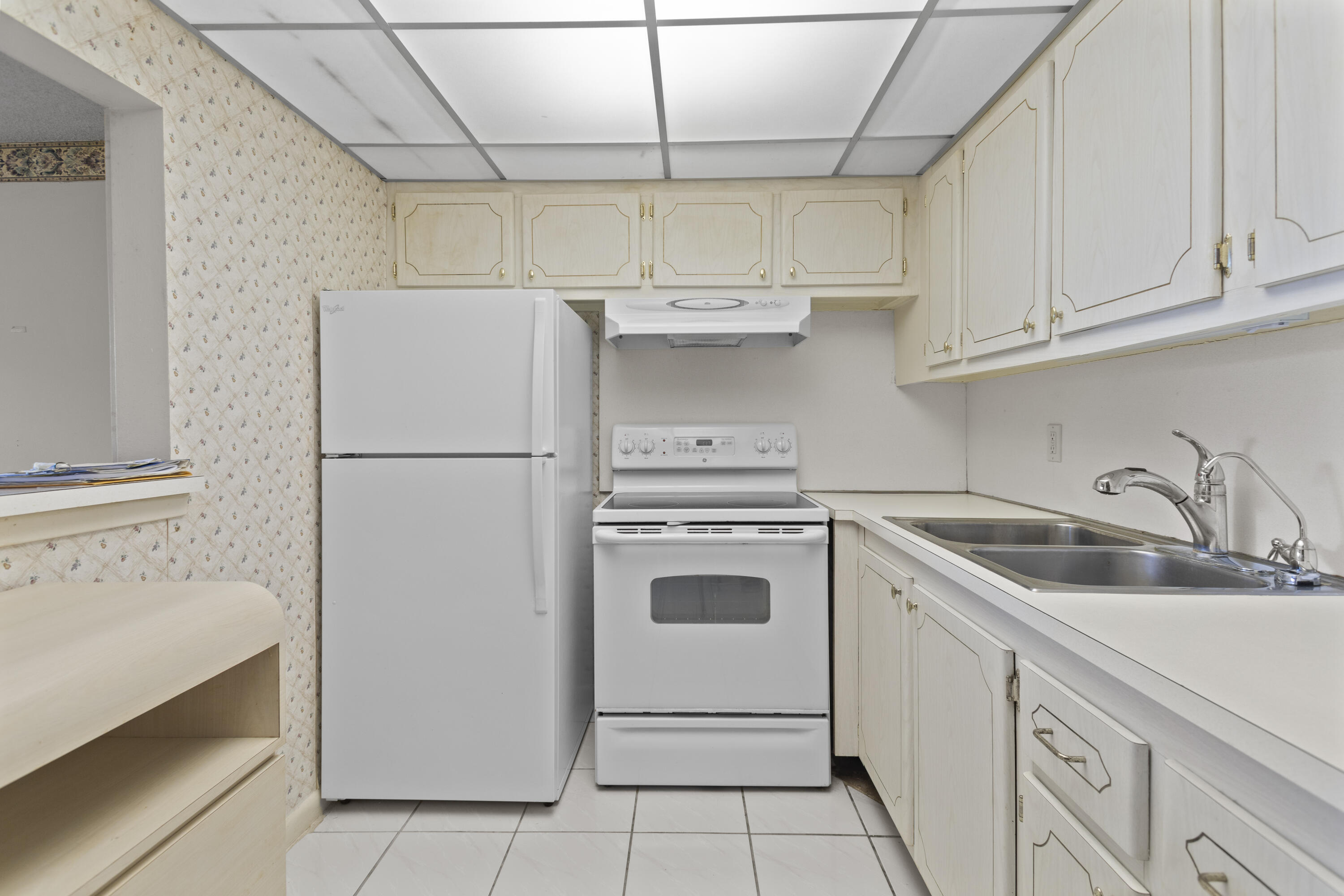 270 Farnham L 270 Property Photo 1