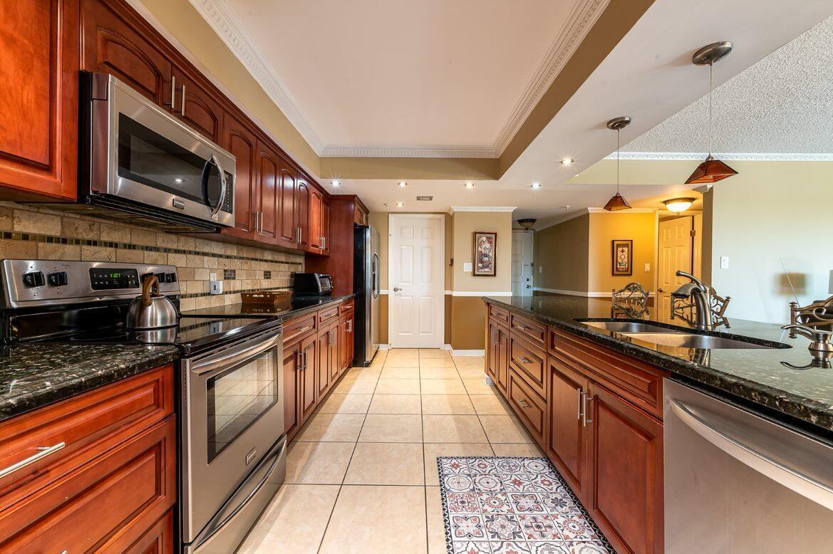 1915 Lavers Circle E309 Property Photo 4