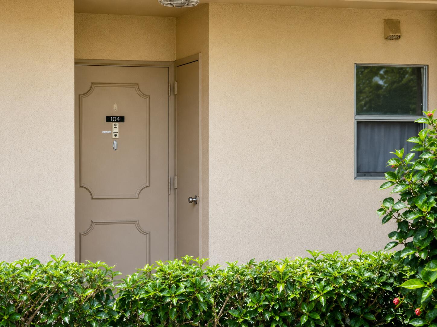 3524 Via Poinciana Apt 104 Property Photo 3