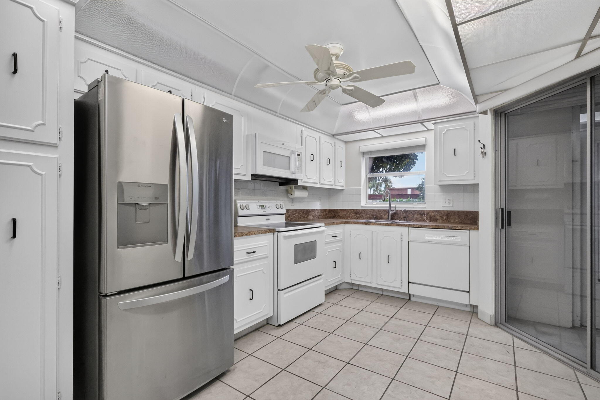3524 Via Poinciana Apt 104 Property Photo 11