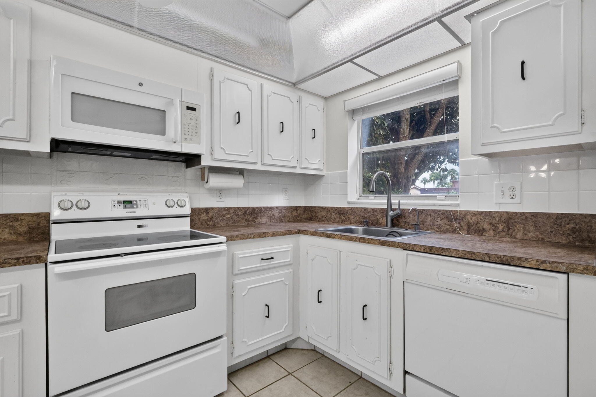 3524 Via Poinciana Apt 104 Property Photo 12