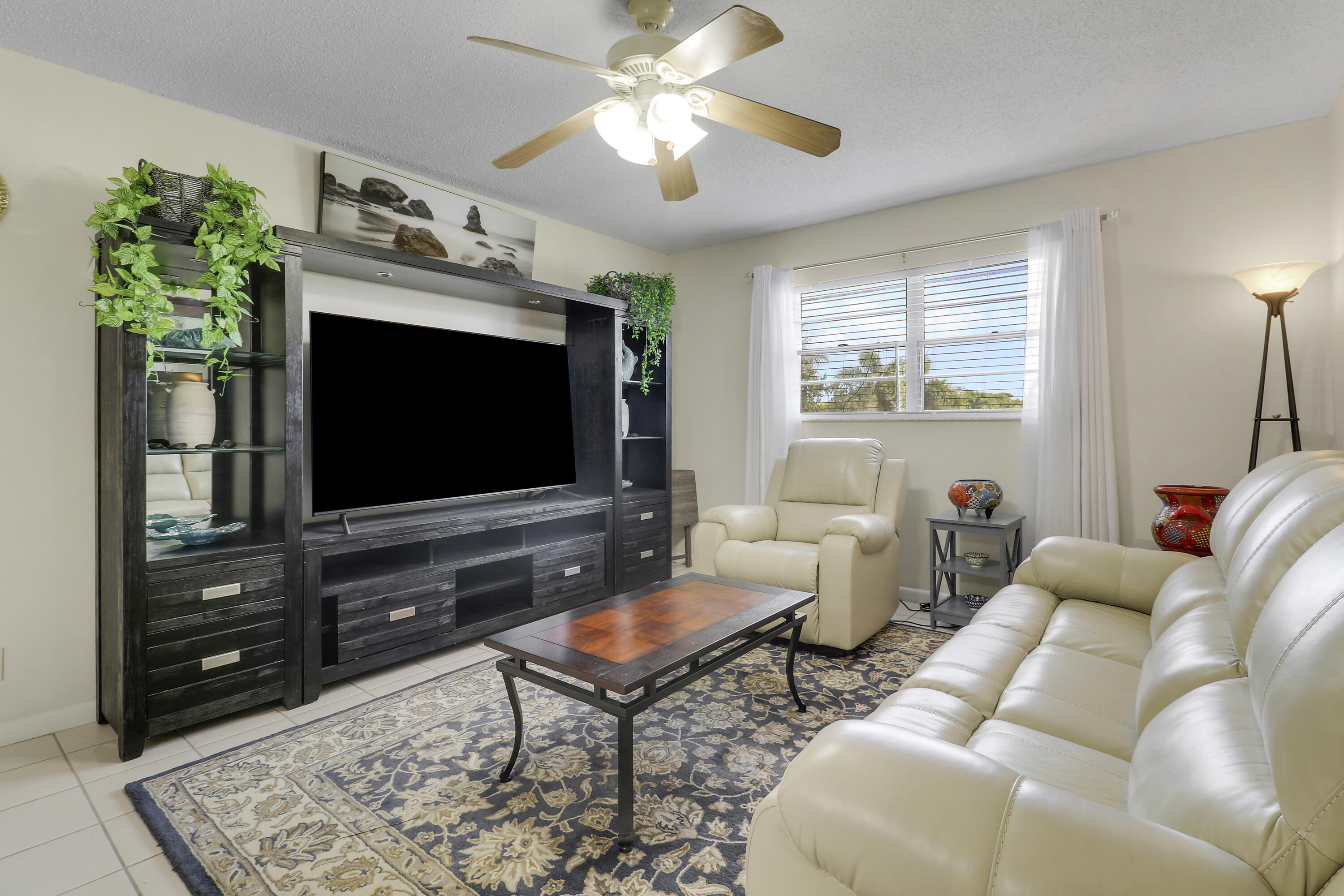 400 Fern Street 1c Property Photo 1