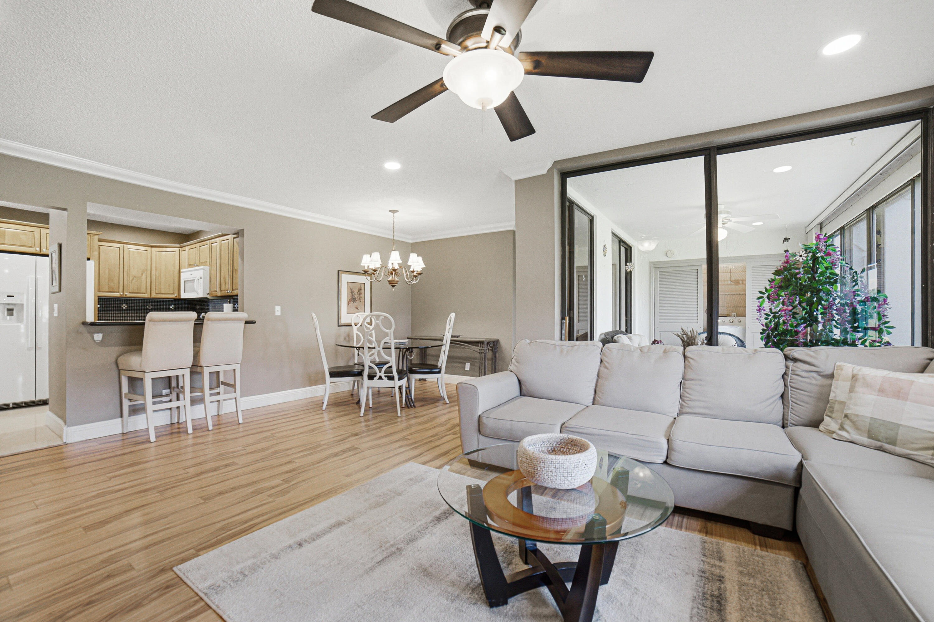 5475 Verona E Property Photo 2