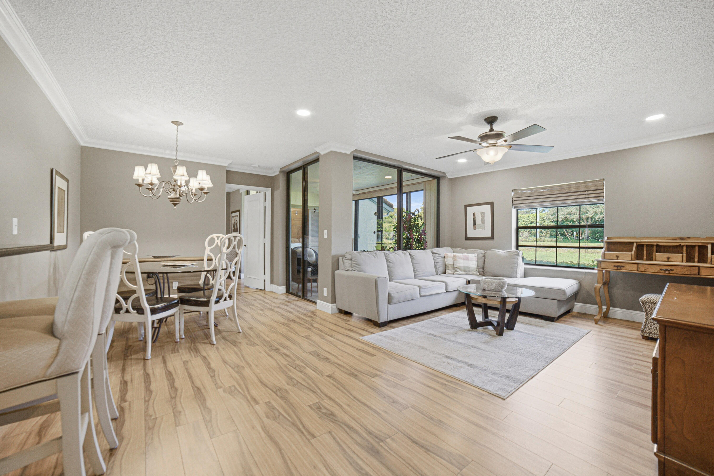 5475 Verona E Property Photo 3
