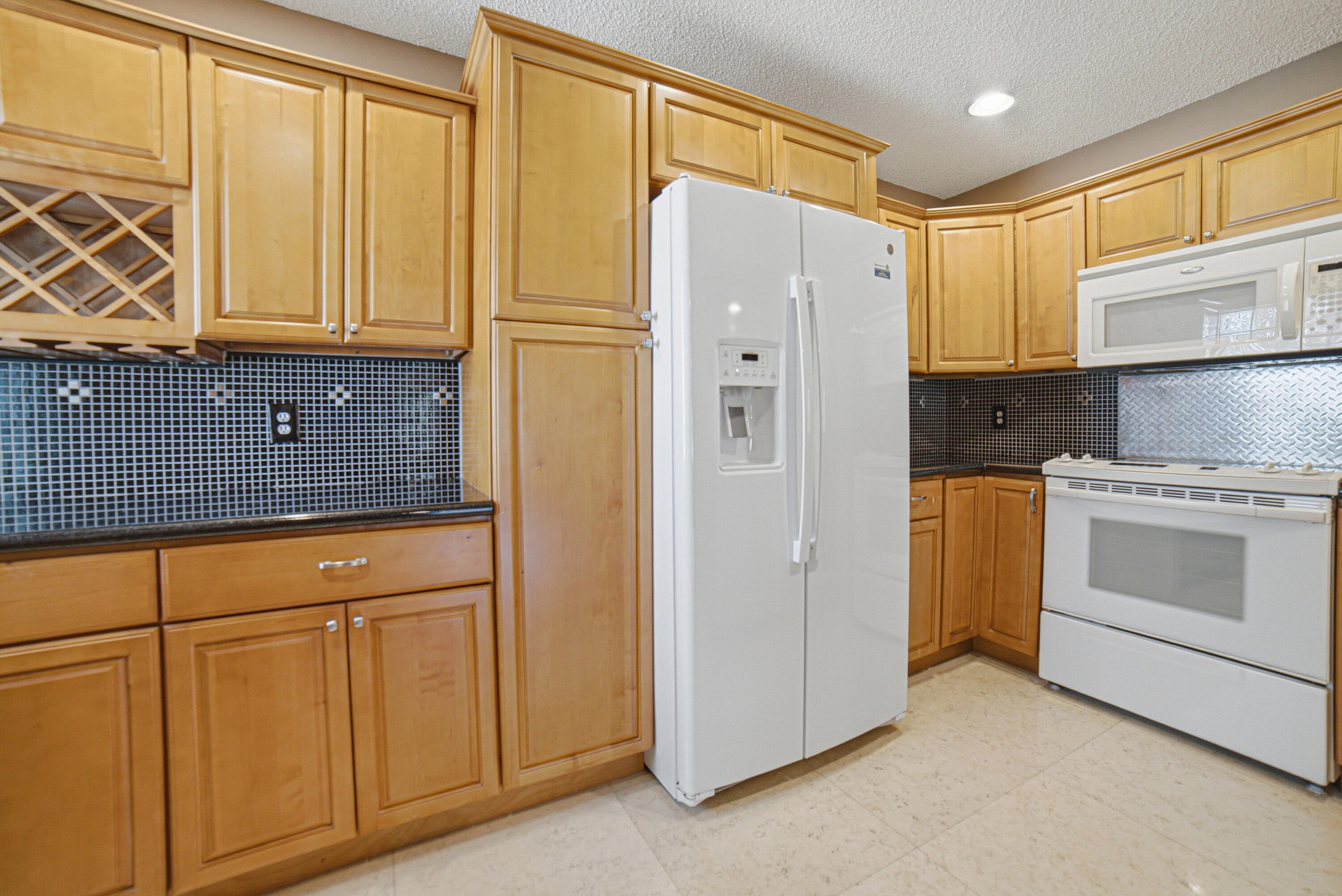 5475 Verona E Property Photo 7