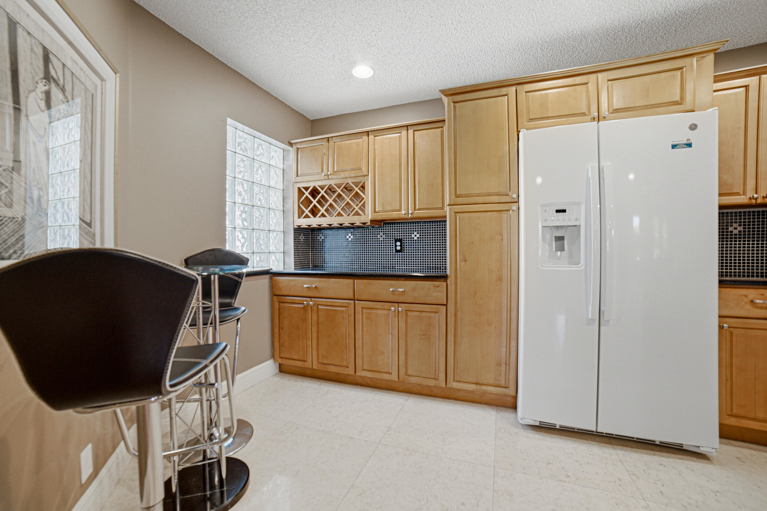 5475 Verona E Property Photo 9