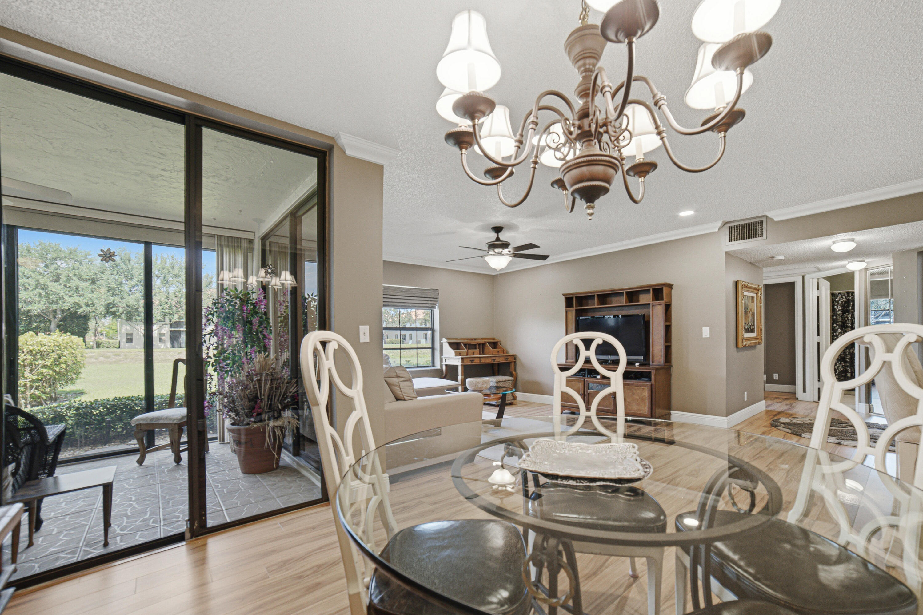 5475 Verona E Property Photo 11