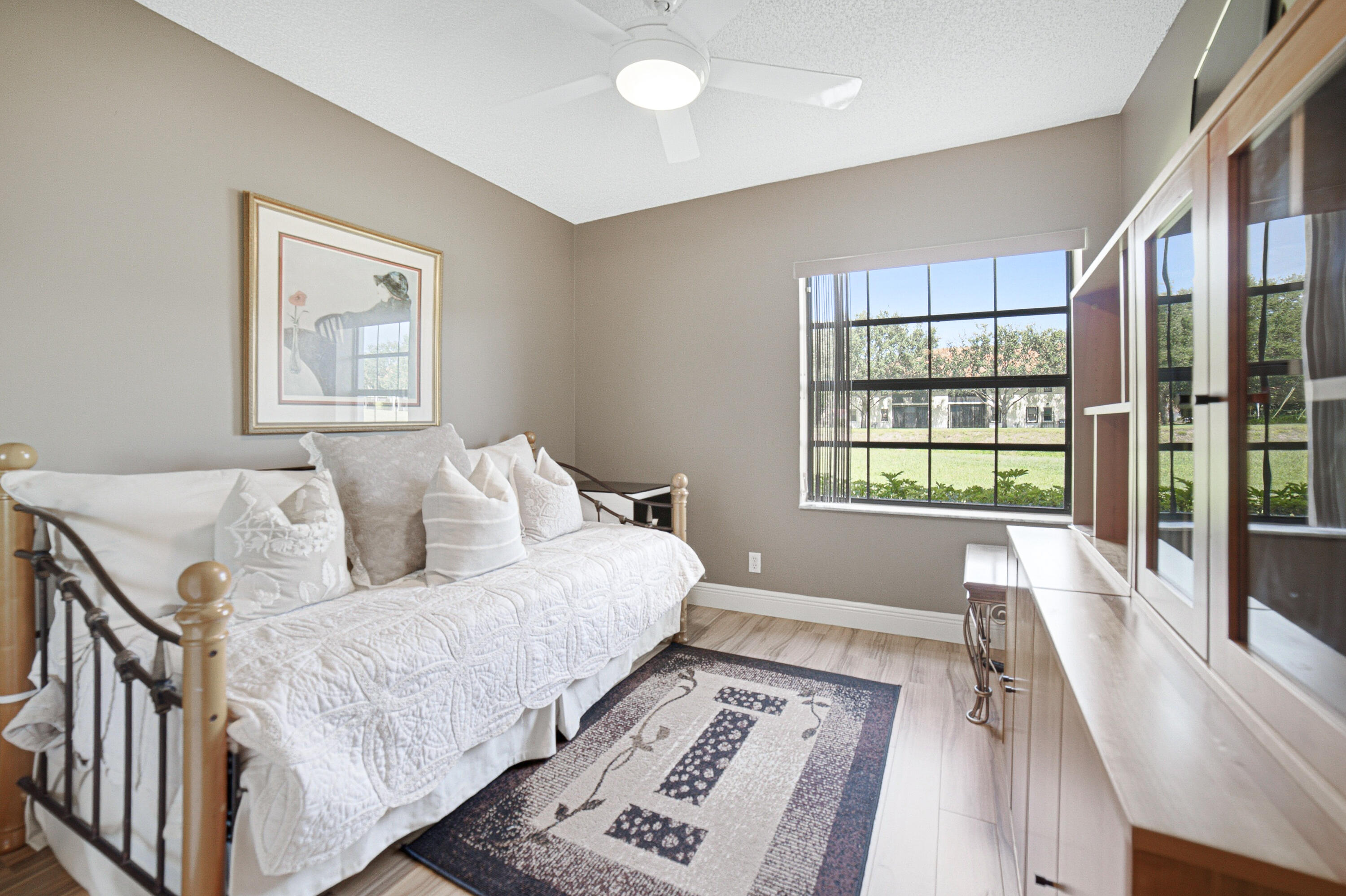 5475 Verona E Property Photo 14