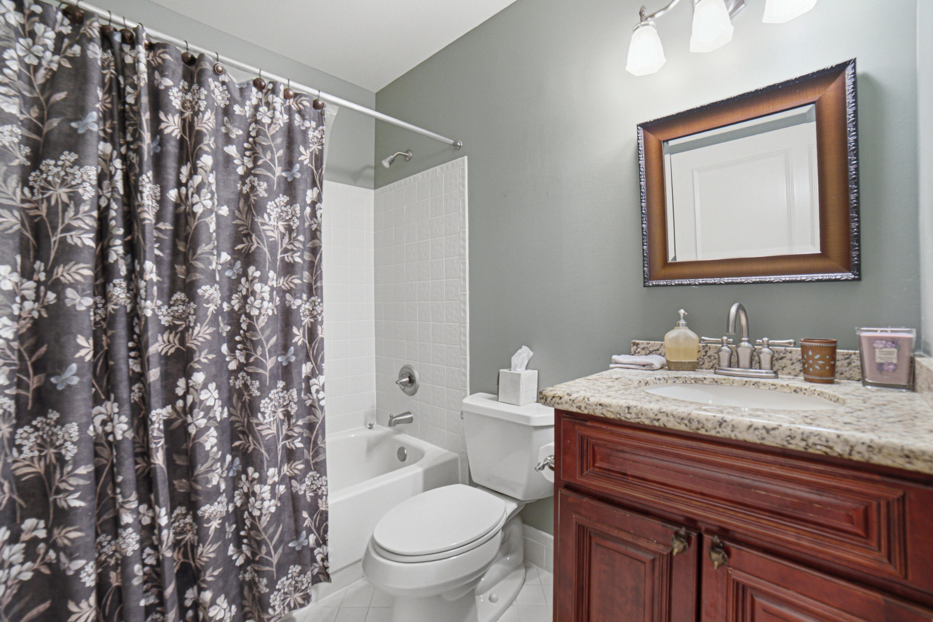 5475 Verona E Property Photo 16