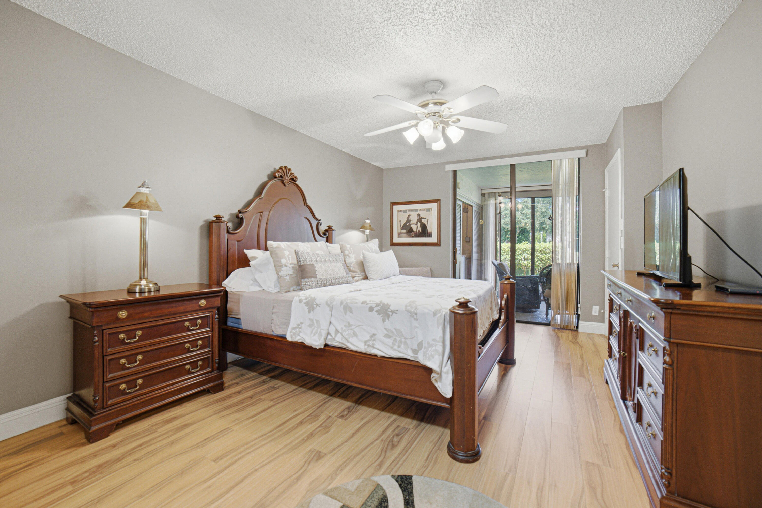 5475 Verona E Property Photo 20