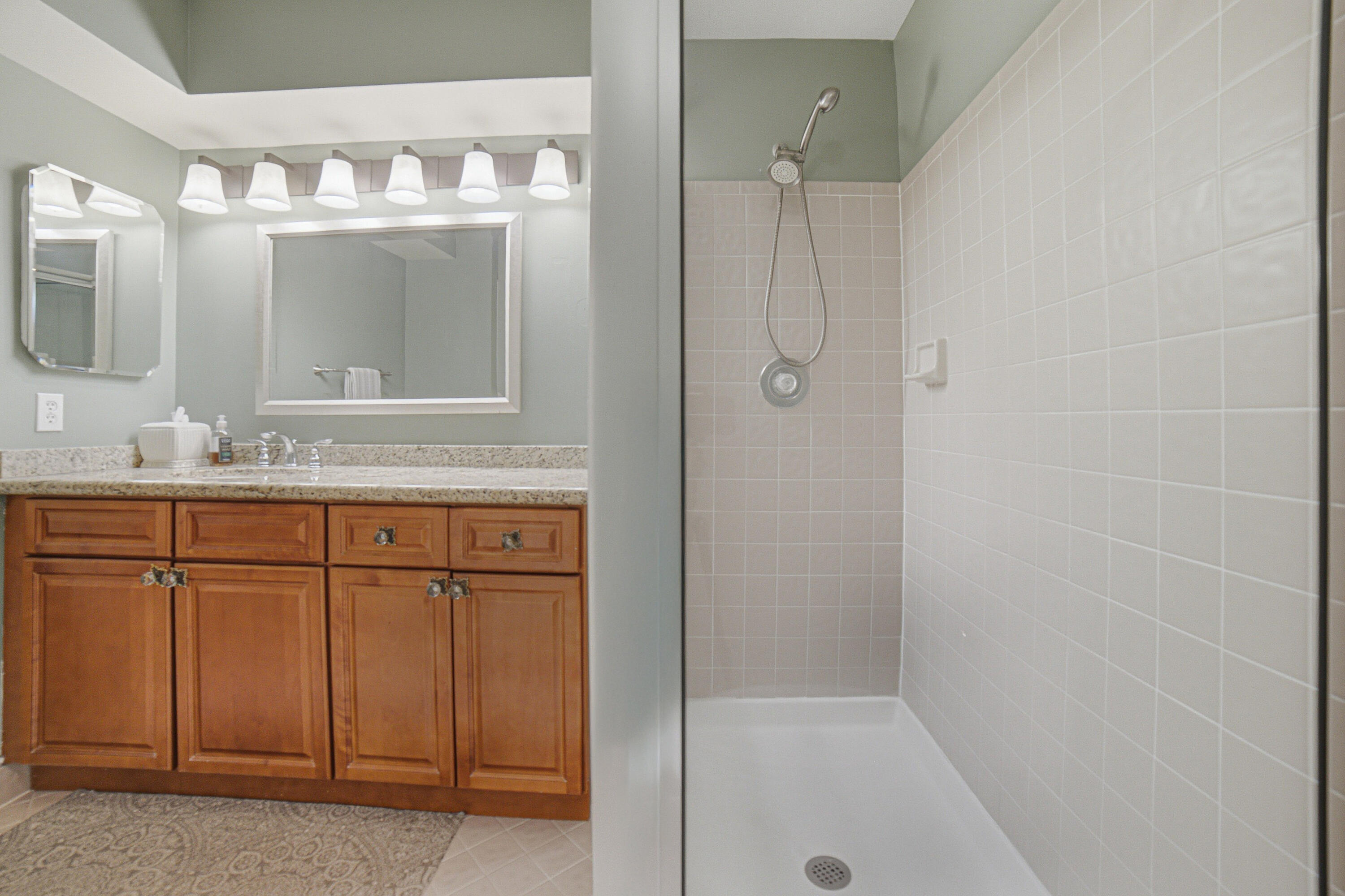 5475 Verona E Property Photo 22