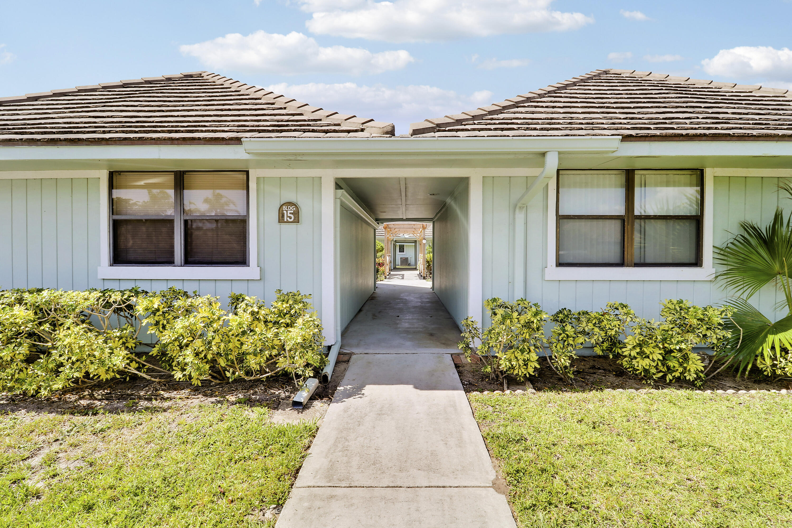 1127 E Seminole Avenue 15b Property Photo 3