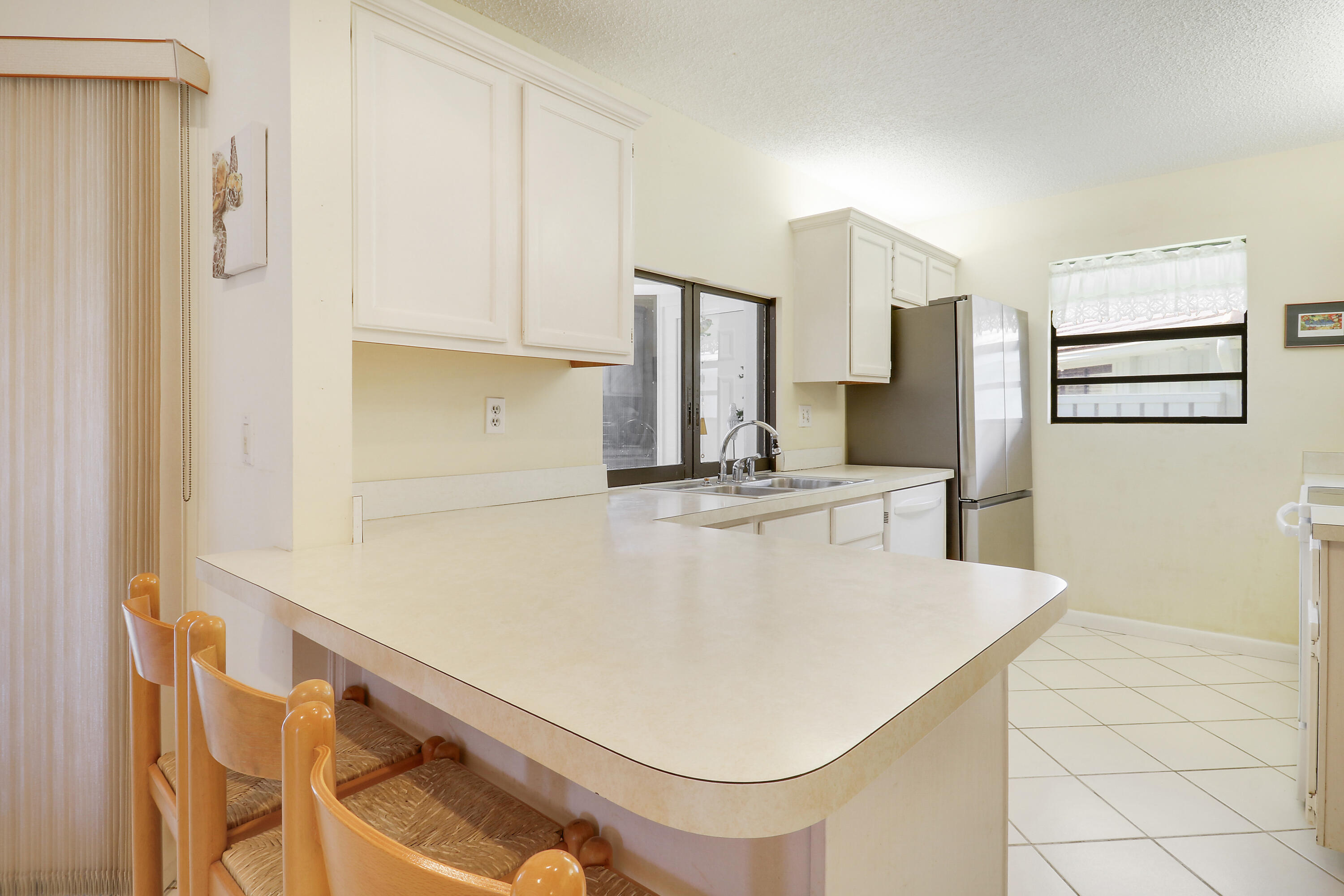 1127 E Seminole Avenue 15b Property Photo 12