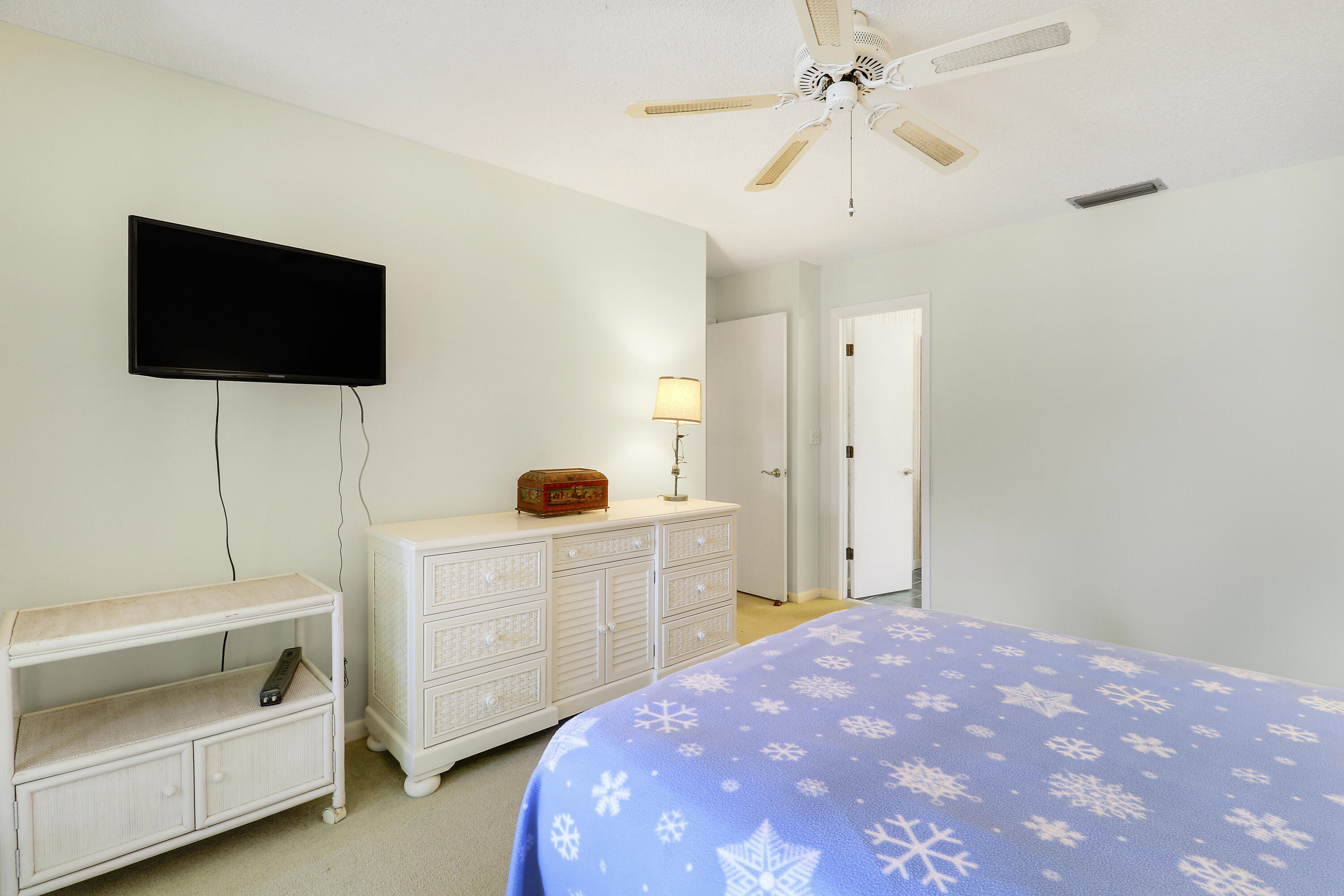 1127 E Seminole Avenue 15b Property Photo 17