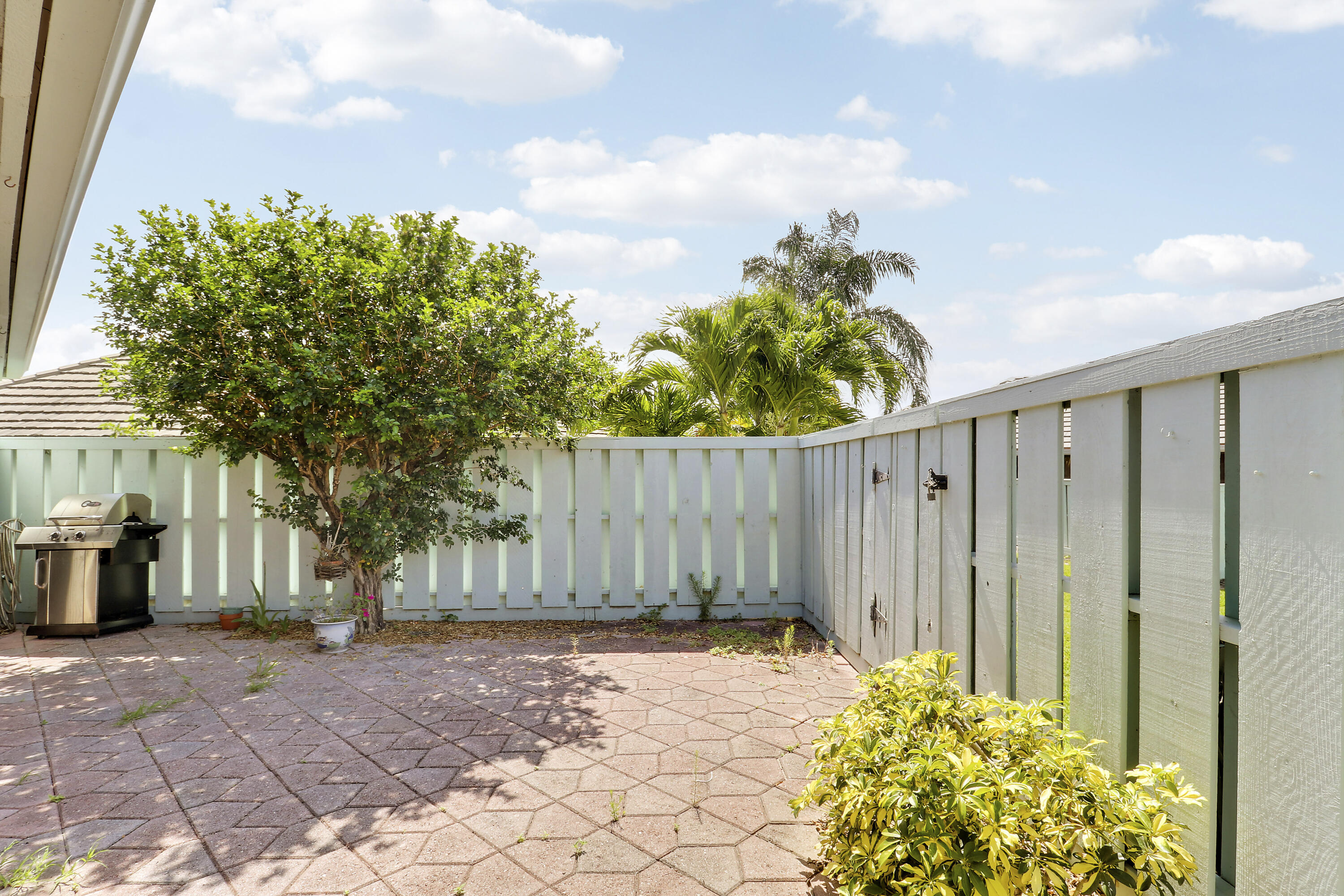 1127 E Seminole Avenue 15b Property Photo 25